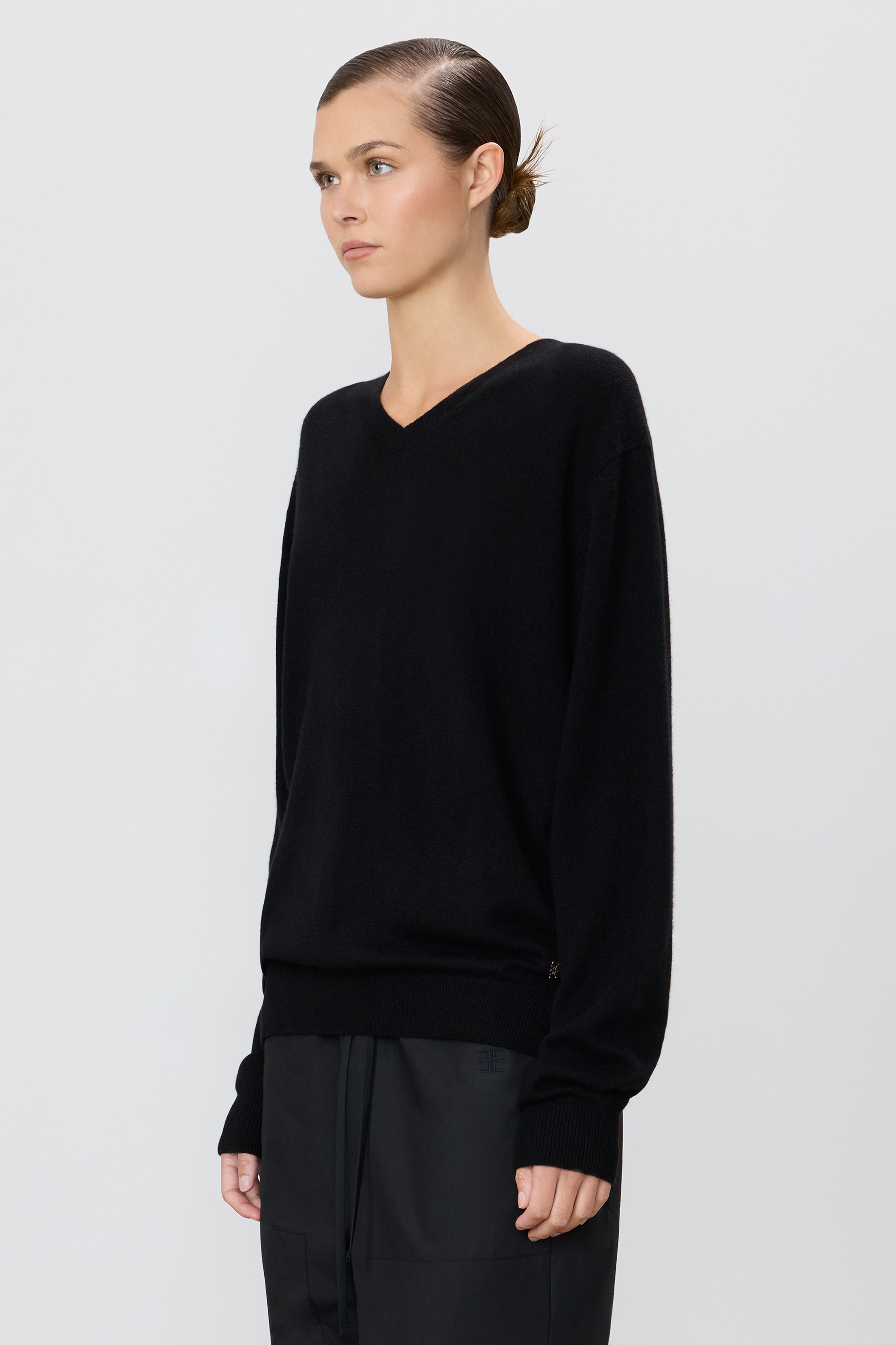 CLIVE V-NECK SWEATER