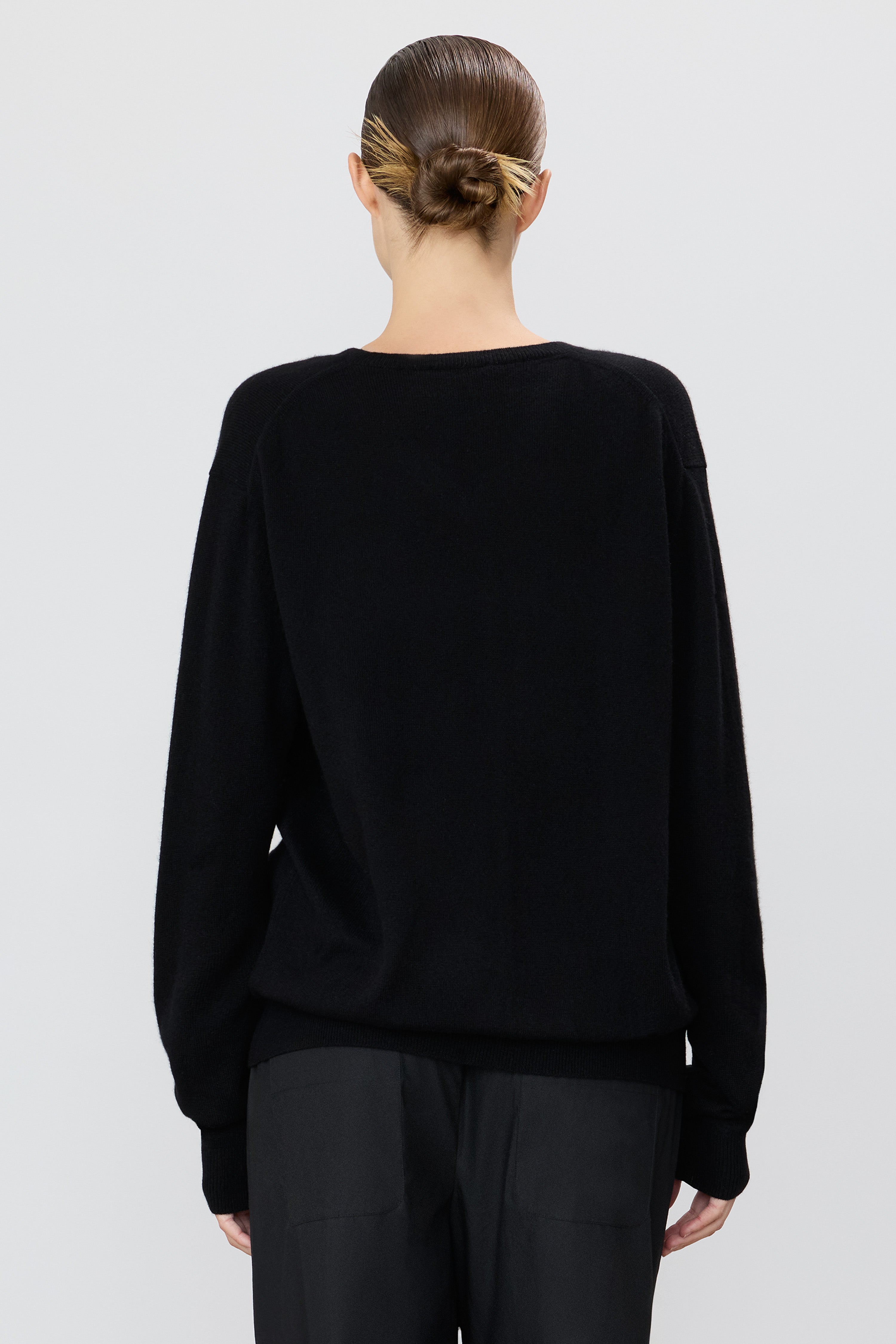 CLIVE V-NECK SWEATER