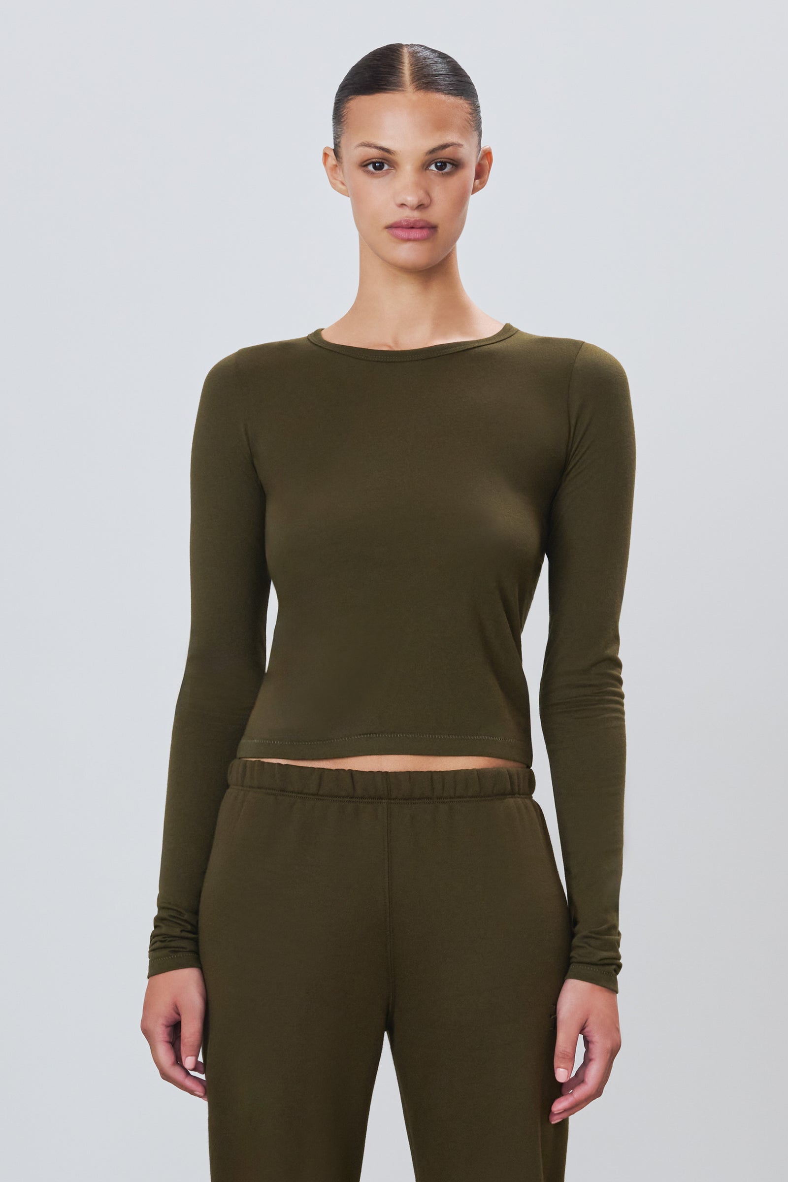 FITTED CREWNECK LONG SLEEVE T-SHIRT - ÉTERNE
