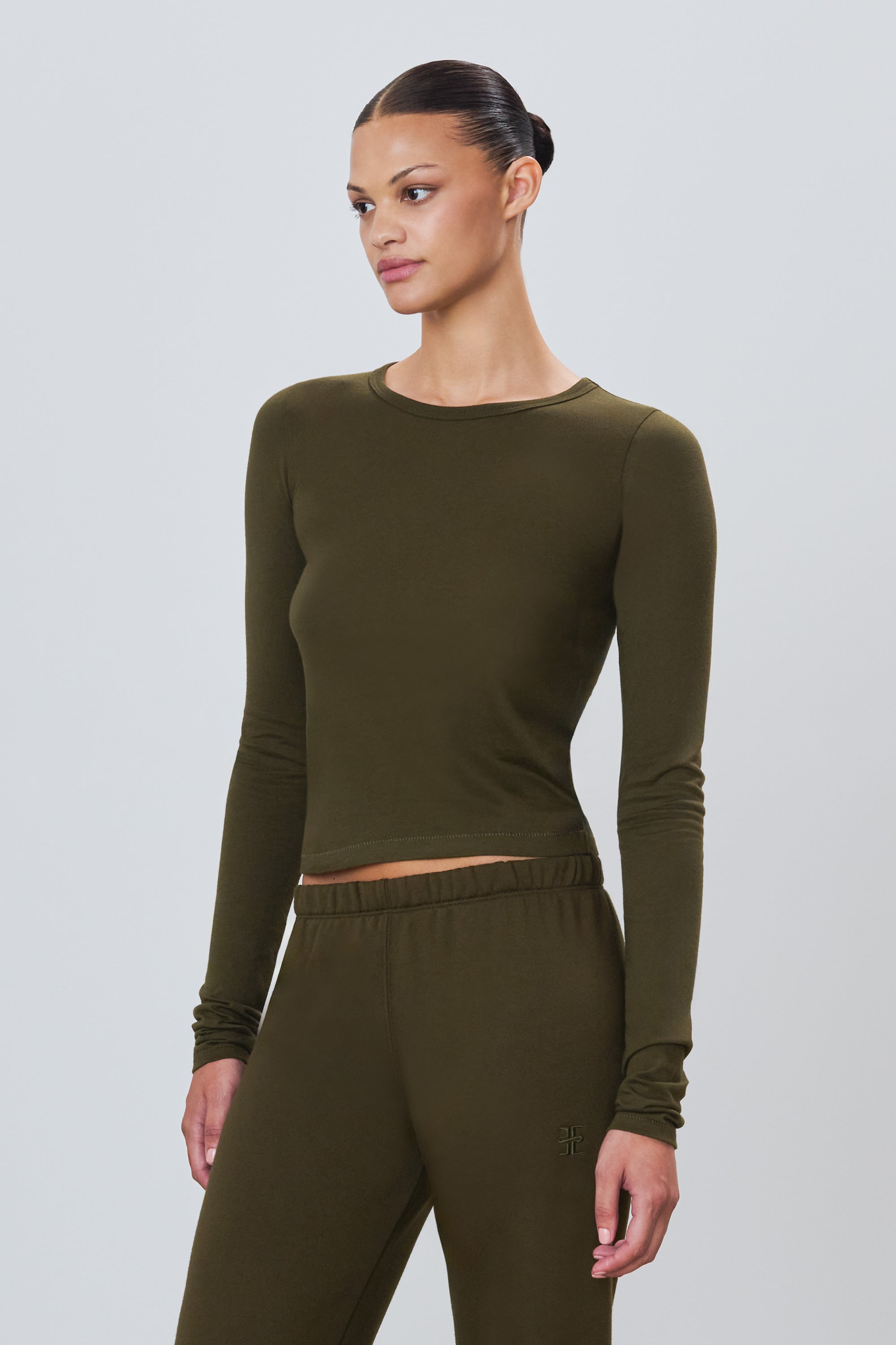FITTED CREWNECK LONG SLEEVE T-SHIRT - ÉTERNE