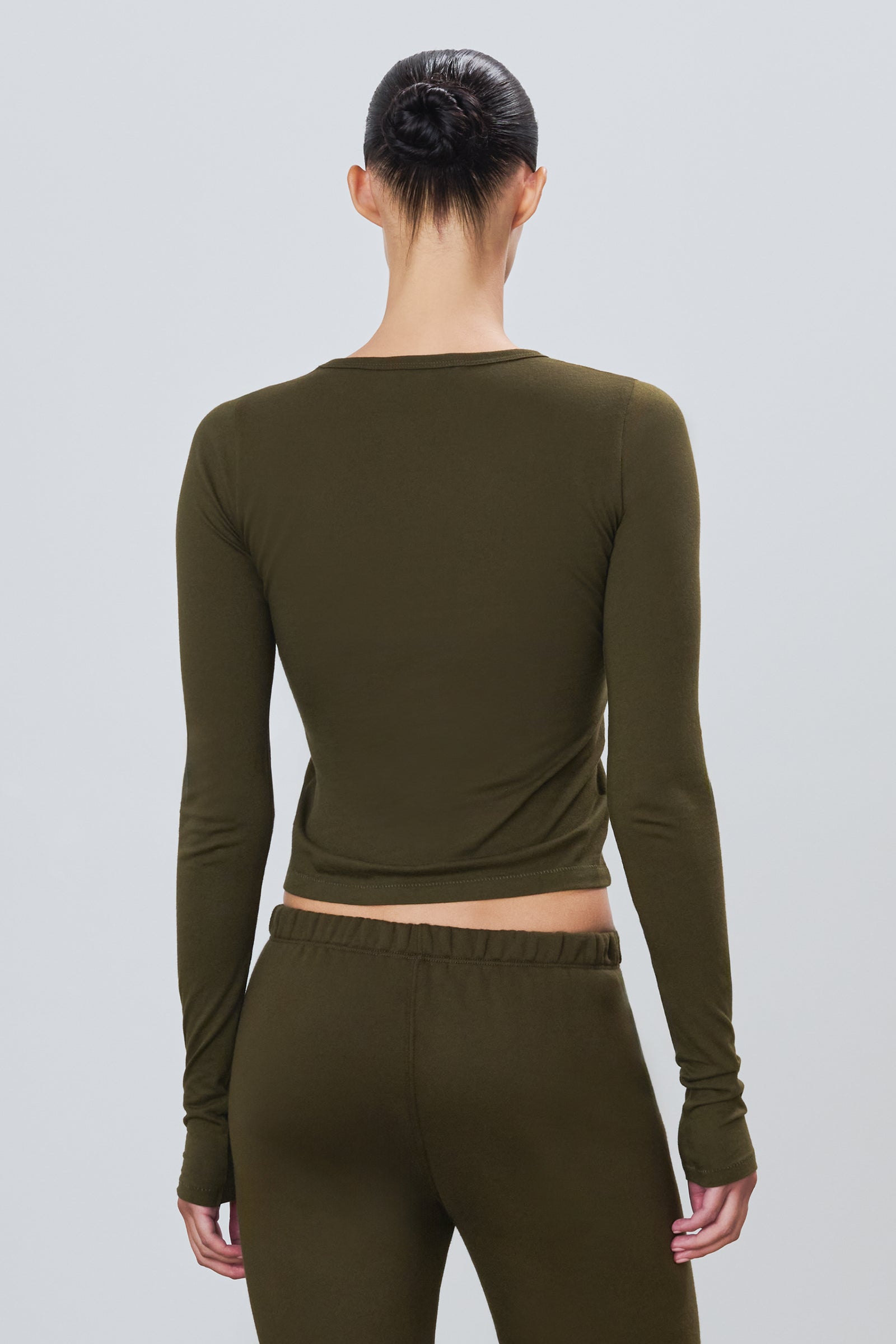FITTED CREWNECK LONG SLEEVE T-SHIRT - ÉTERNE
