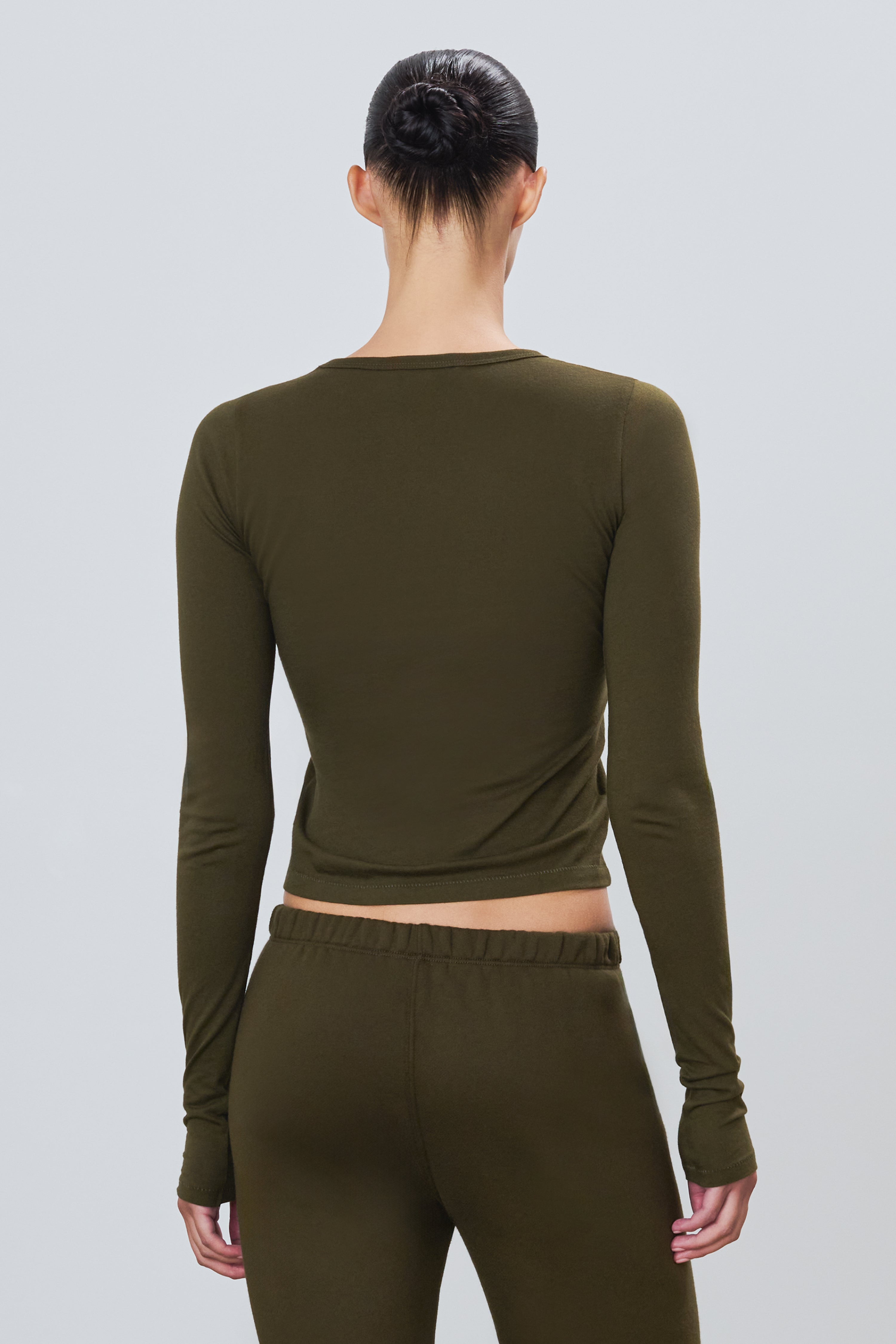 FITTED CREWNECK LONG SLEEVE T-SHIRT - ÉTERNE
