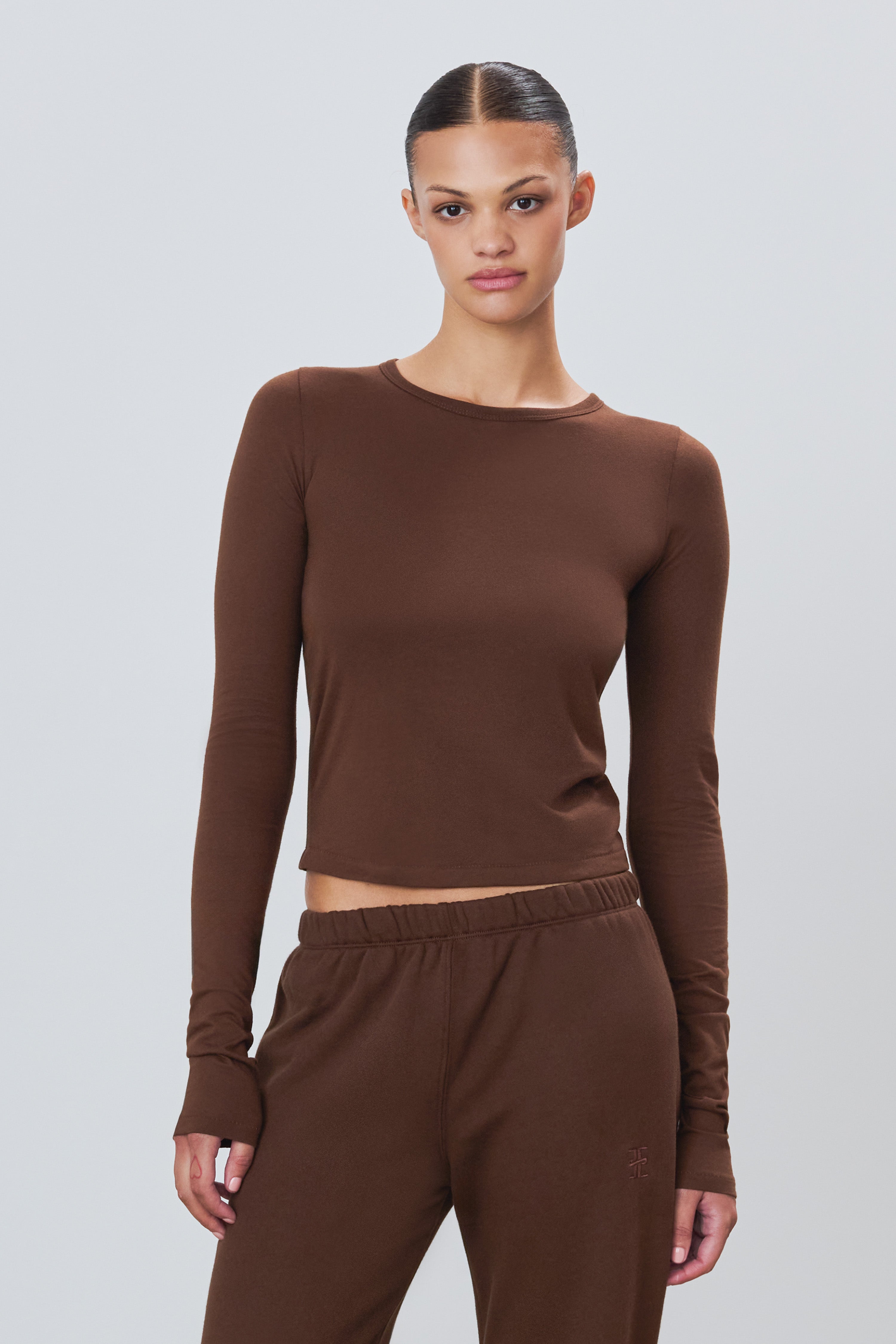 FITTED CREWNECK LONG SLEEVE T-SHIRT CHOCOLATE