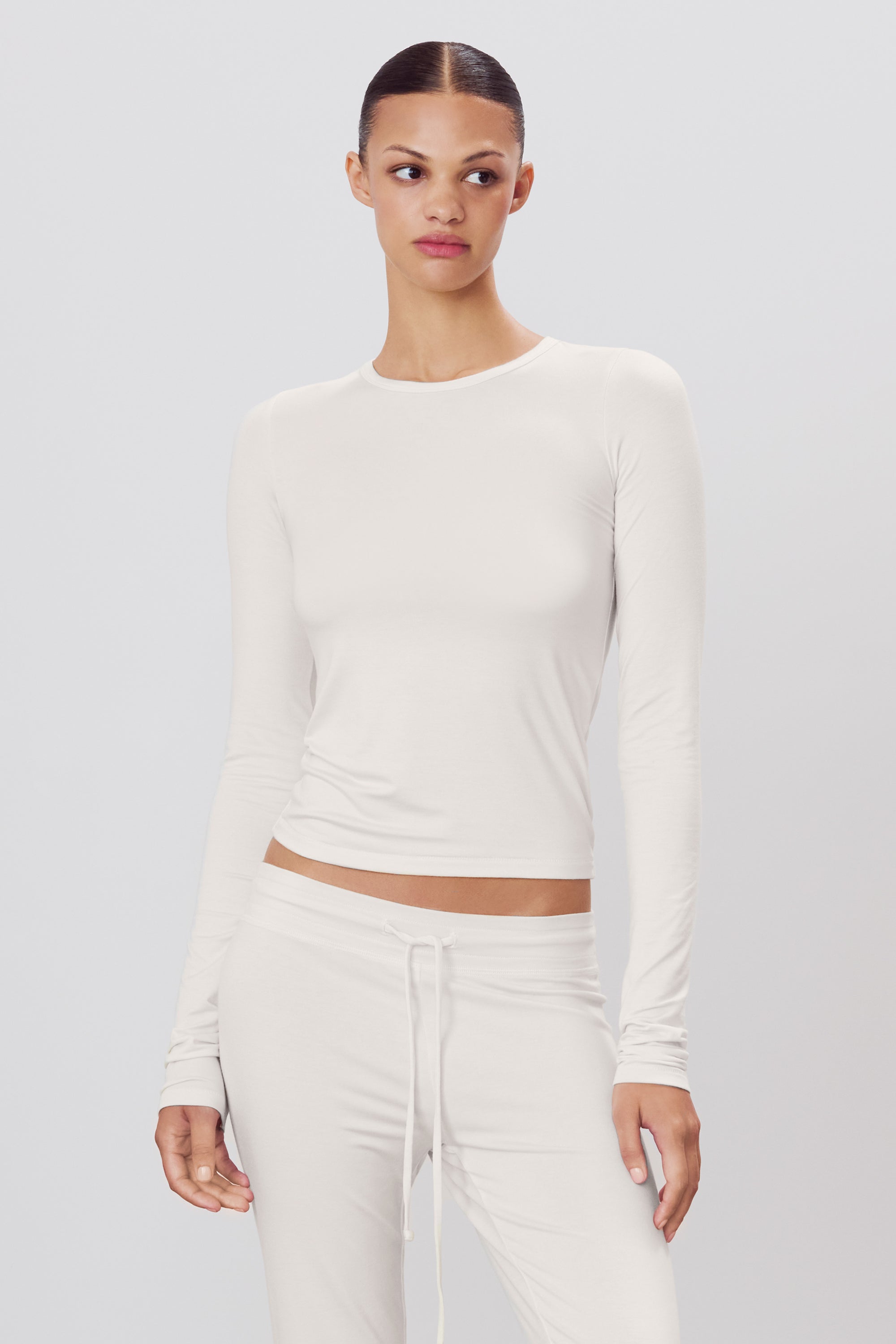 FITTED CREWNECK LONG SLEEVE T-SHIRT - ÉTERNE