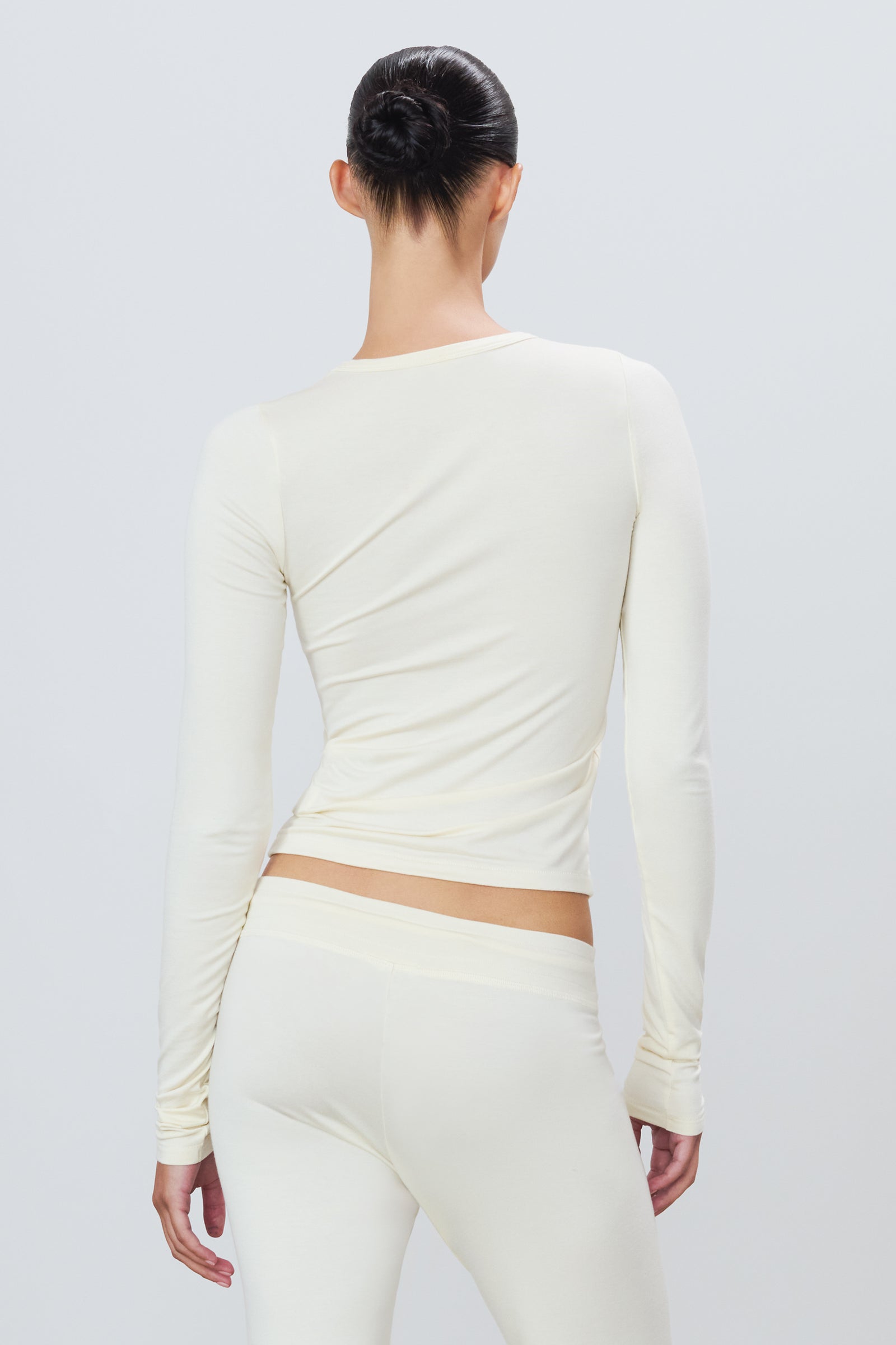 FITTED CREWNECK LONG SLEEVE T-SHIRT - ÉTERNE