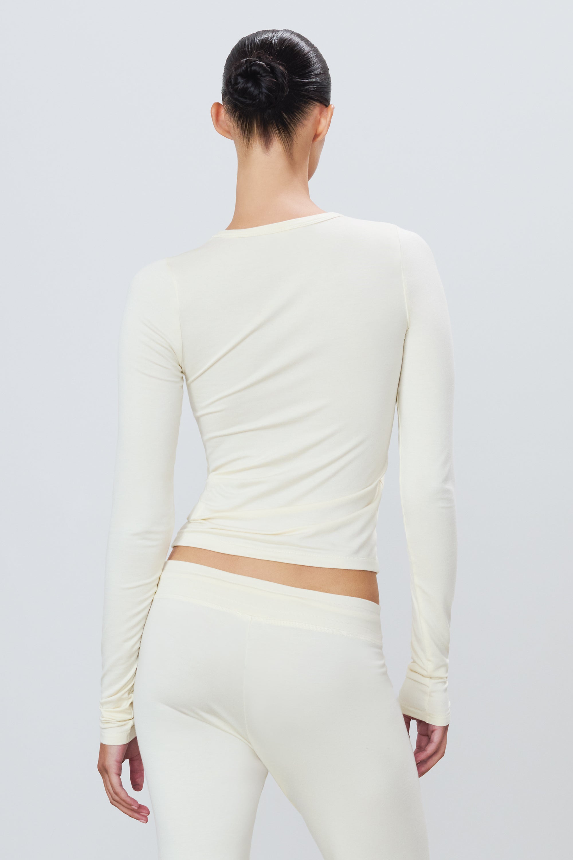 FITTED CREWNECK LONG SLEEVE T-SHIRT - ÉTERNE