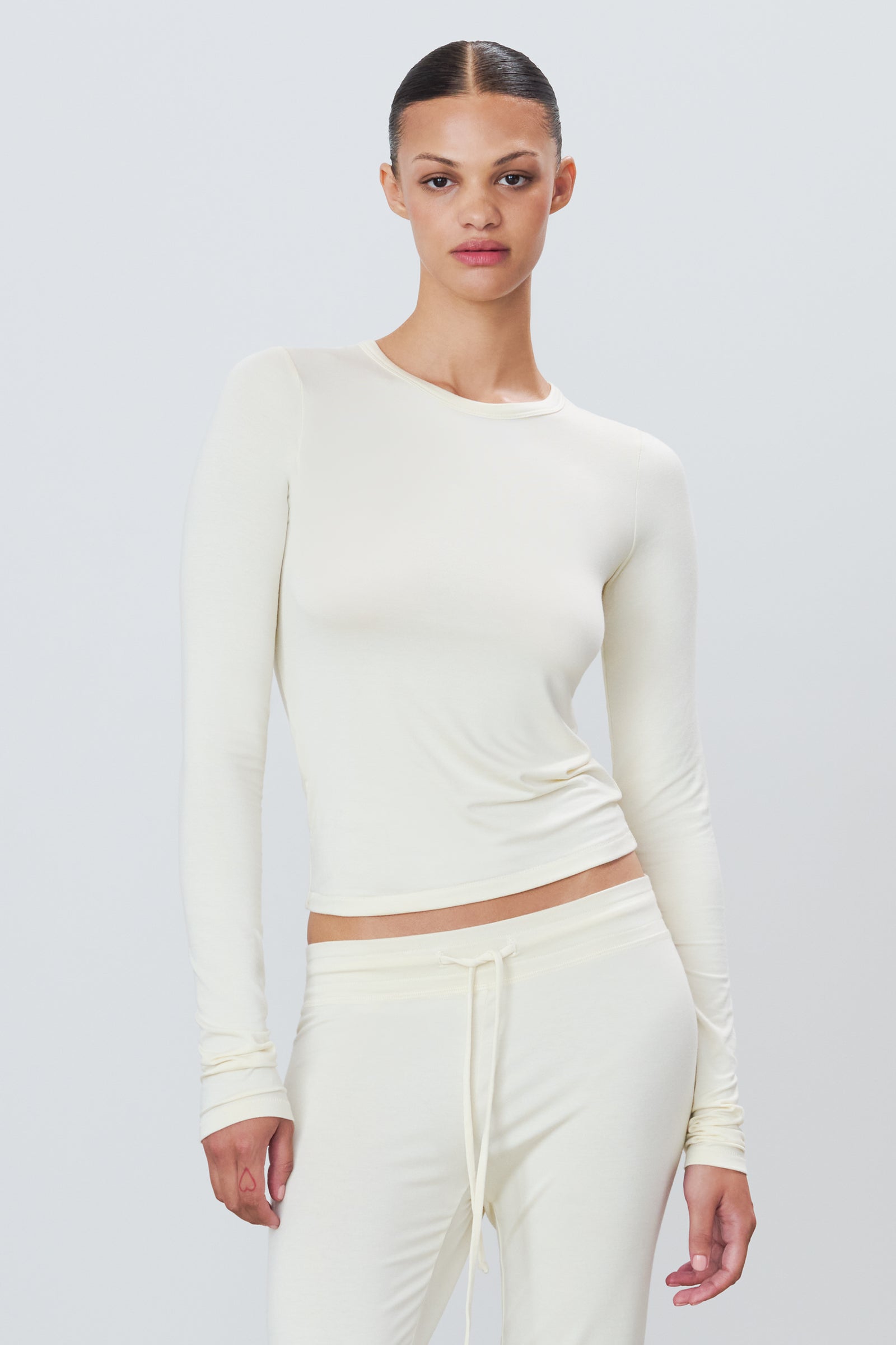 FITTED CREWNECK LONG SLEEVE T-SHIRT - ÉTERNE