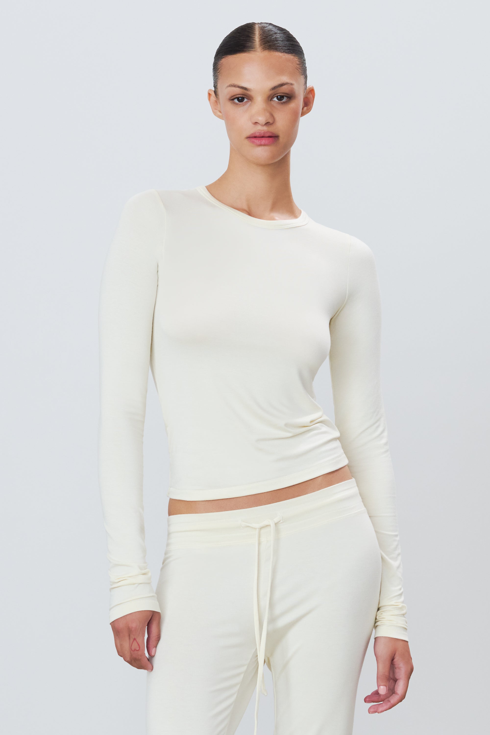 FITTED CREWNECK LONG SLEEVE T-SHIRT - ÉTERNE