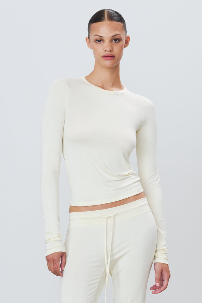 FITTED CREWNECK LONG SLEEVE T-SHIRT