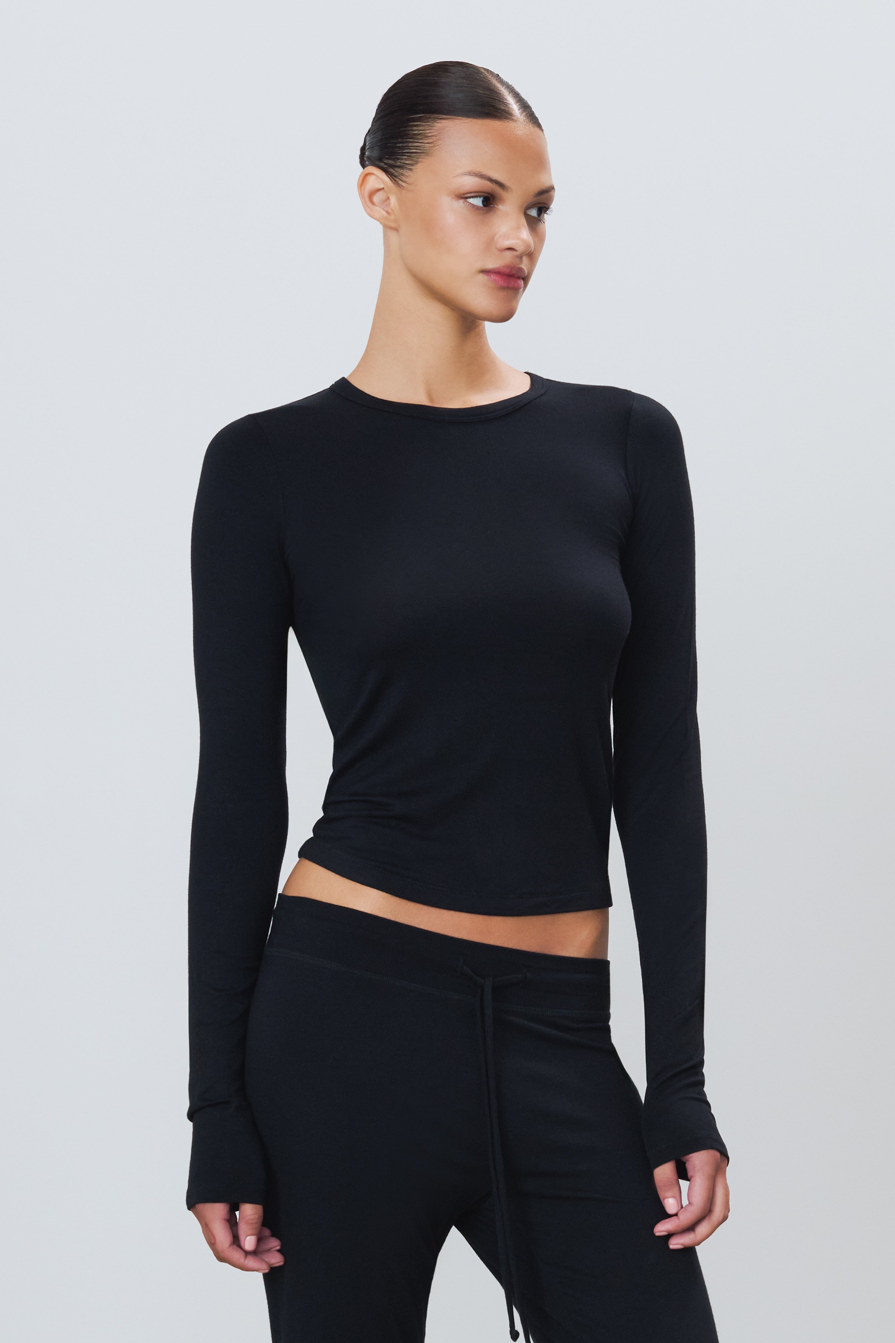 FITTED CREWNECK LONG SLEEVE T-SHIRT