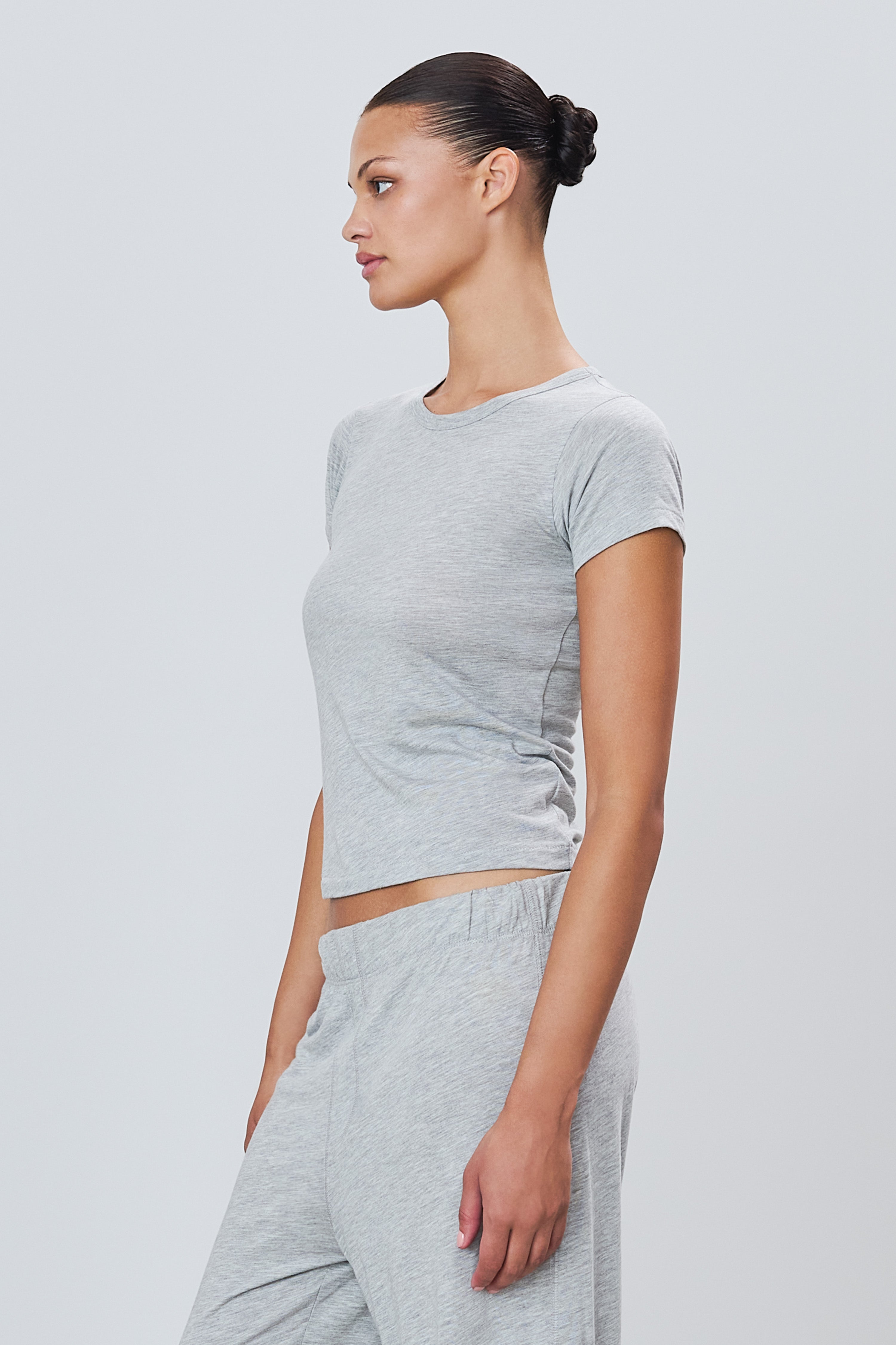 FITTED CREWNECK SHORT SLEEVE T-SHIRT