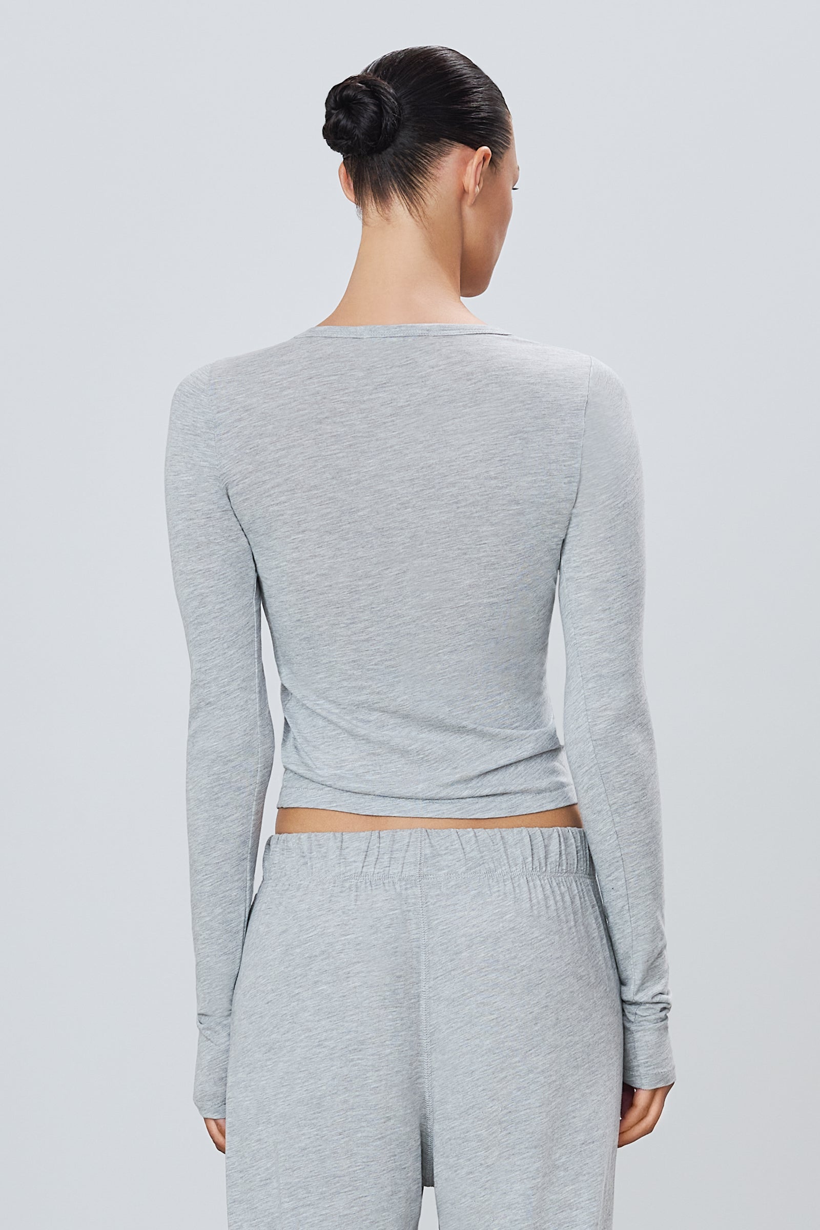 FITTED CREWNECK LONG SLEEVE T-SHIRT - ÉTERNE