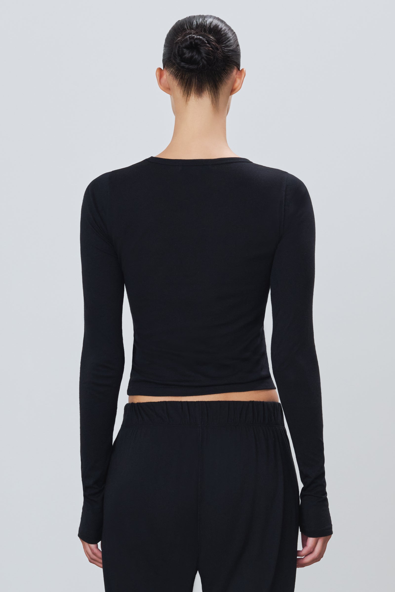 FITTED CREWNECK LONG SLEEVE T-SHIRT - ÉTERNE