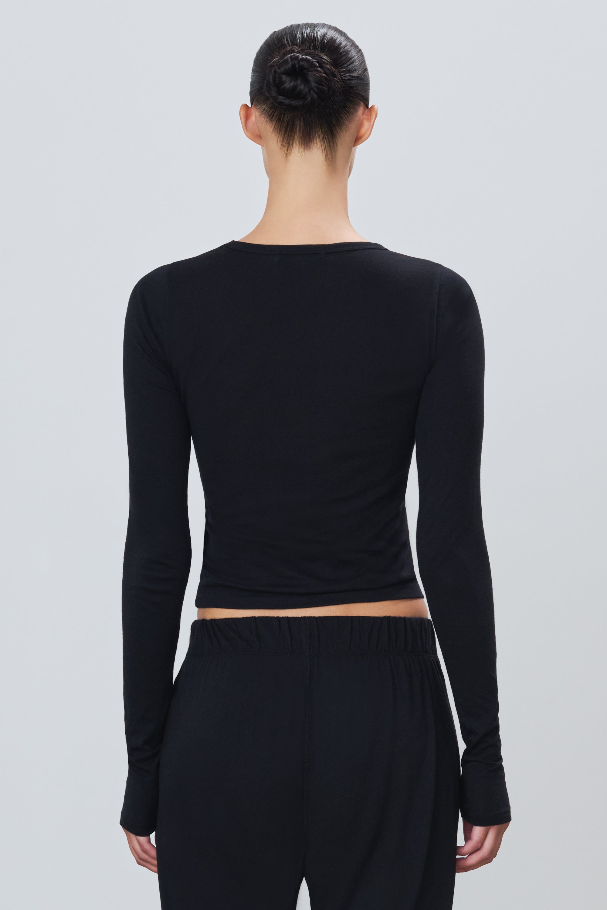 FITTED CREWNECK LONG SLEEVE T-SHIRT - ÉTERNE