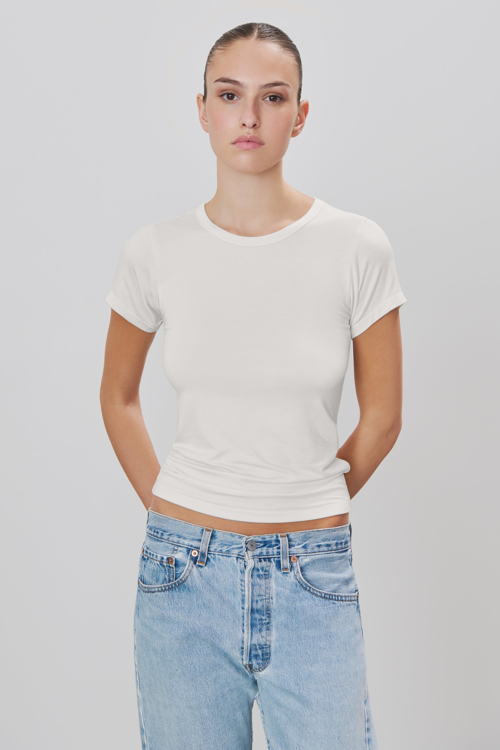 FITTED CREWNECK SHORT SLEEVE T-SHIRT - ÉTERNE