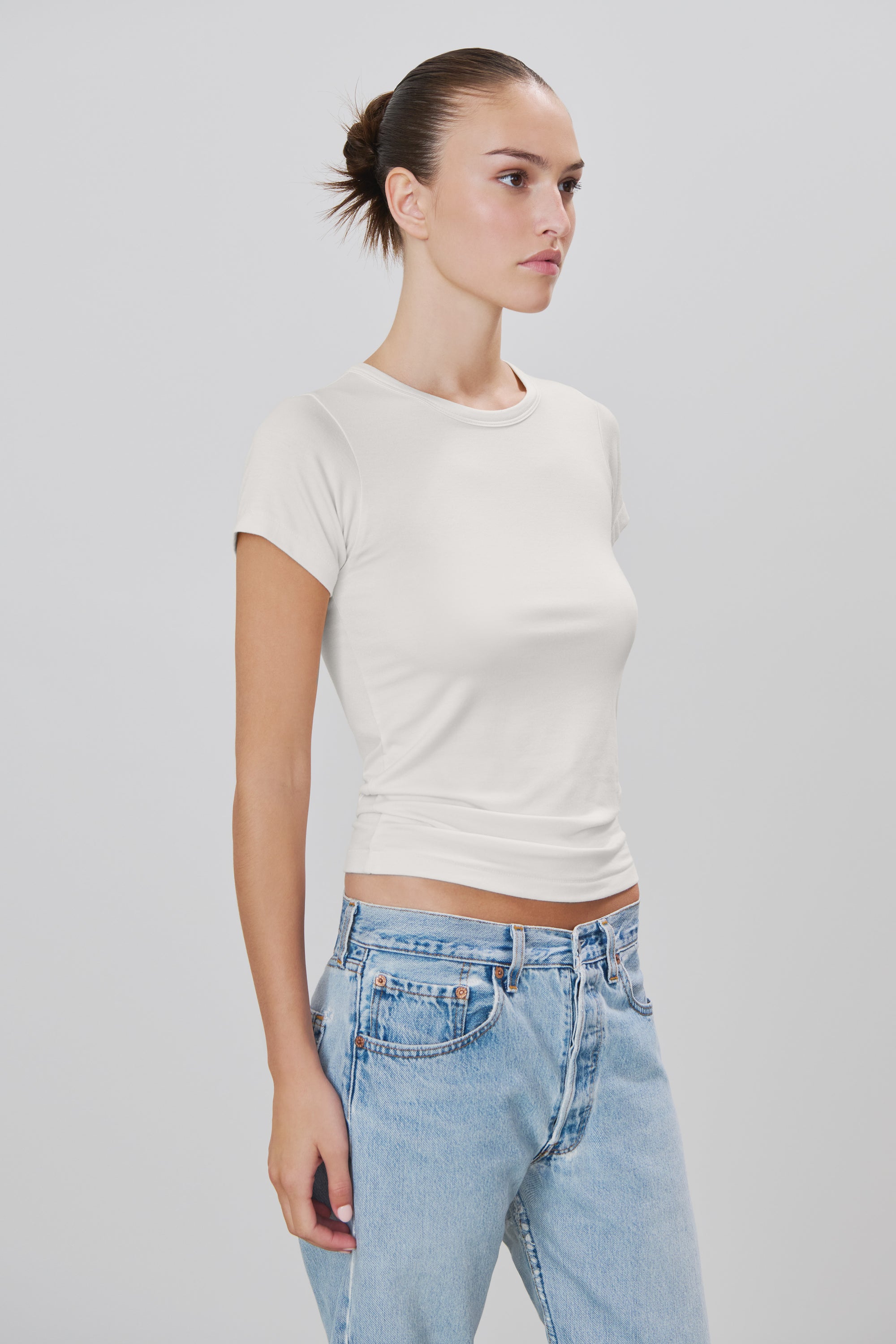 FITTED CREWNECK SHORT SLEEVE T-SHIRT - ÉTERNE