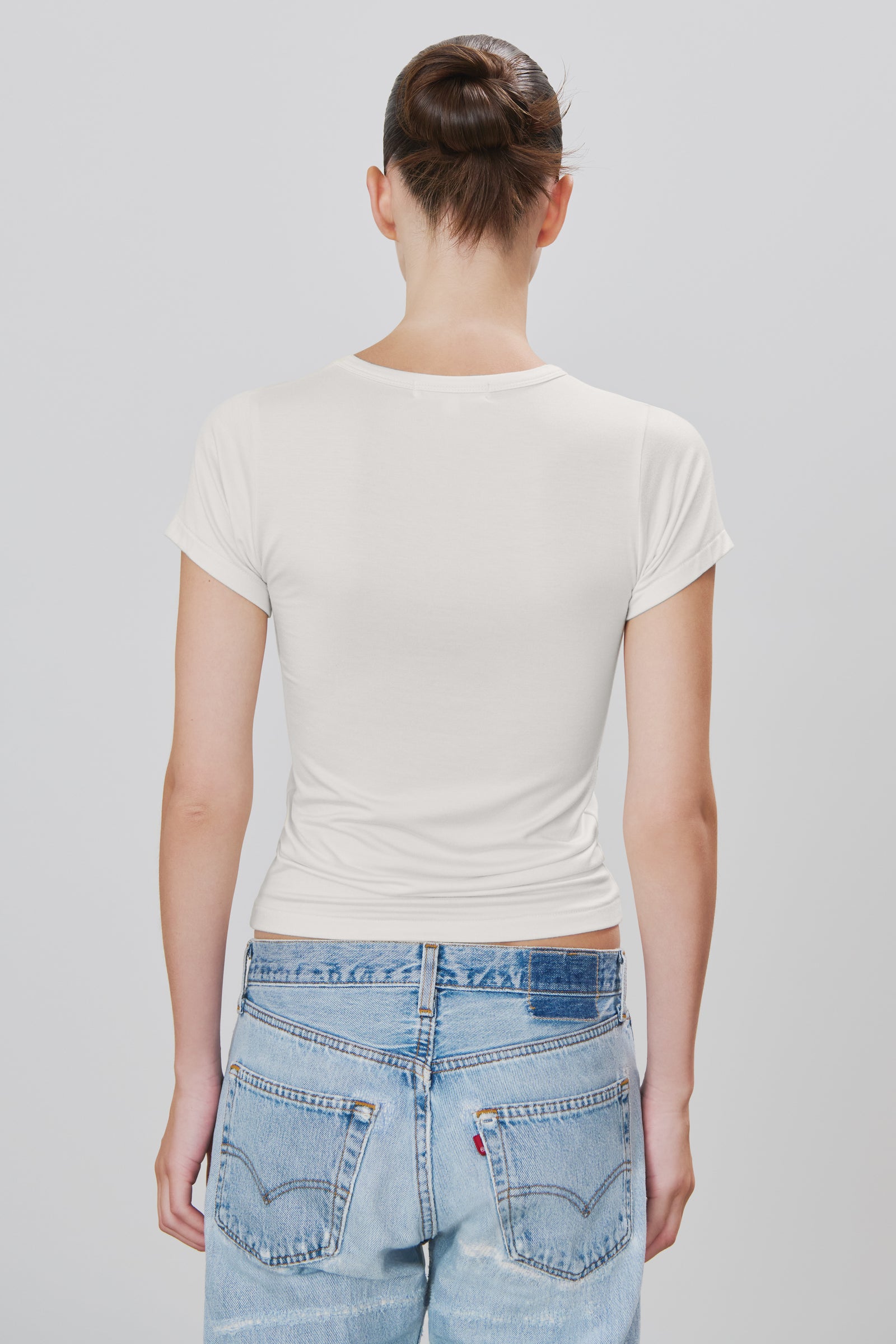 FITTED CREWNECK SHORT SLEEVE T-SHIRT - ÉTERNE