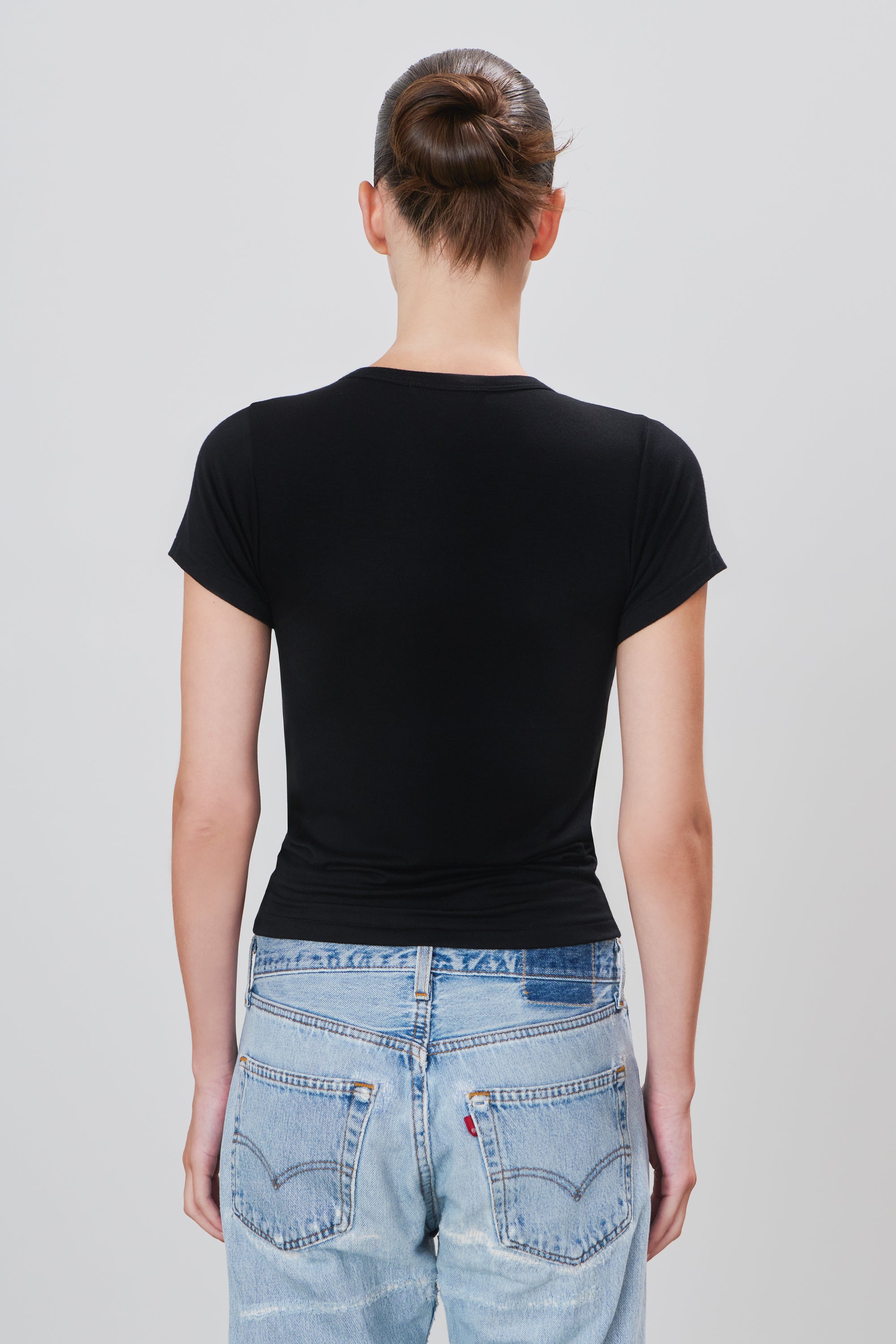 FITTED CREWNECK SHORT SLEEVE T-SHIRT - ÉTERNE