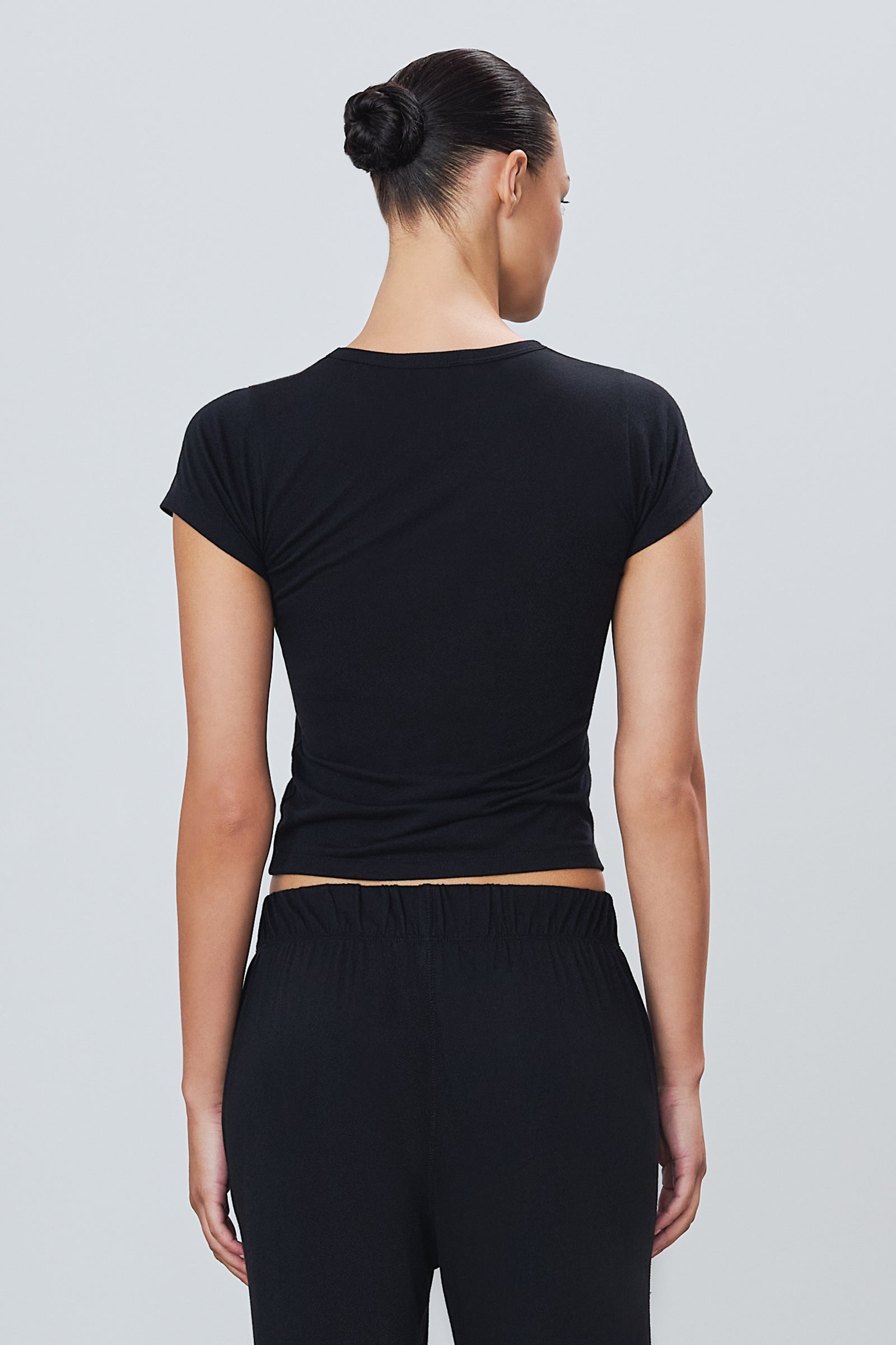 FITTED CREWNECK SHORT SLEEVE T-SHIRT - ÉTERNE