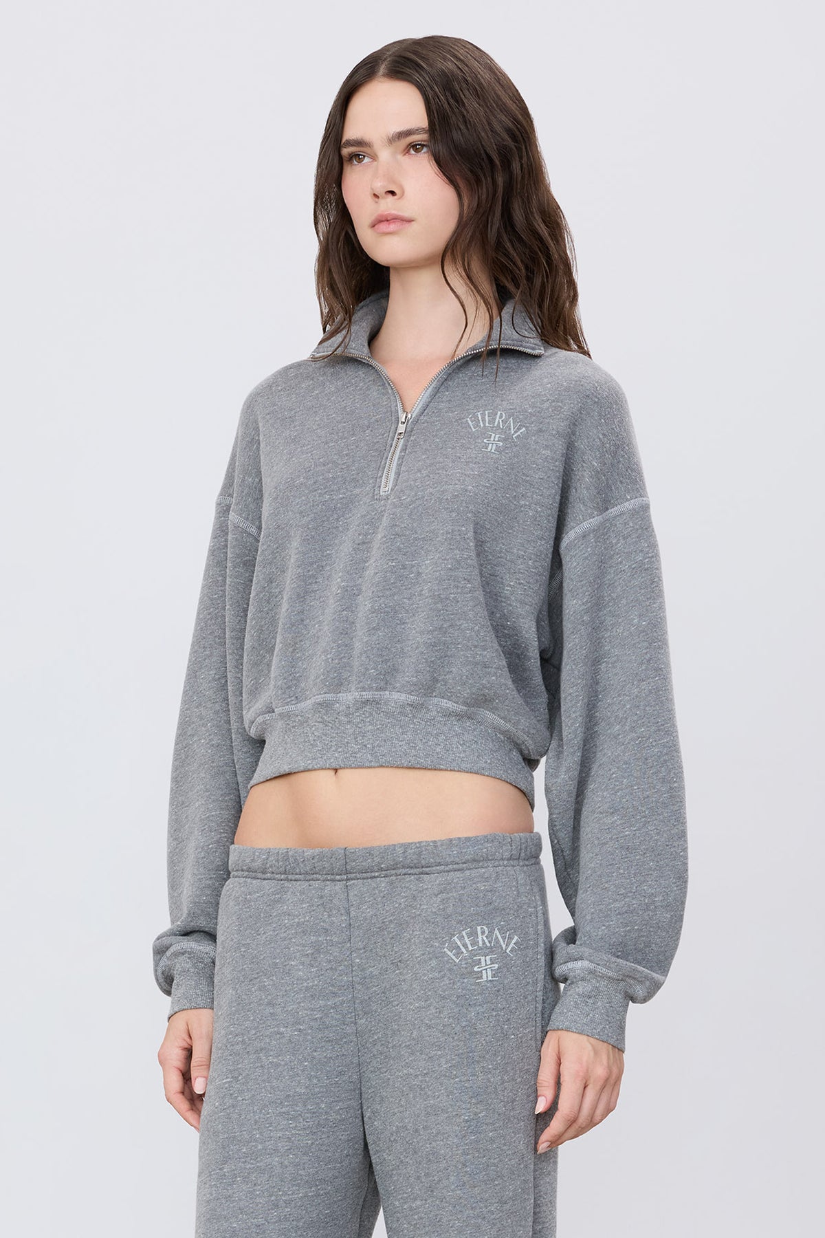 CROPPED HALF-ZIP SWEATSHIRT