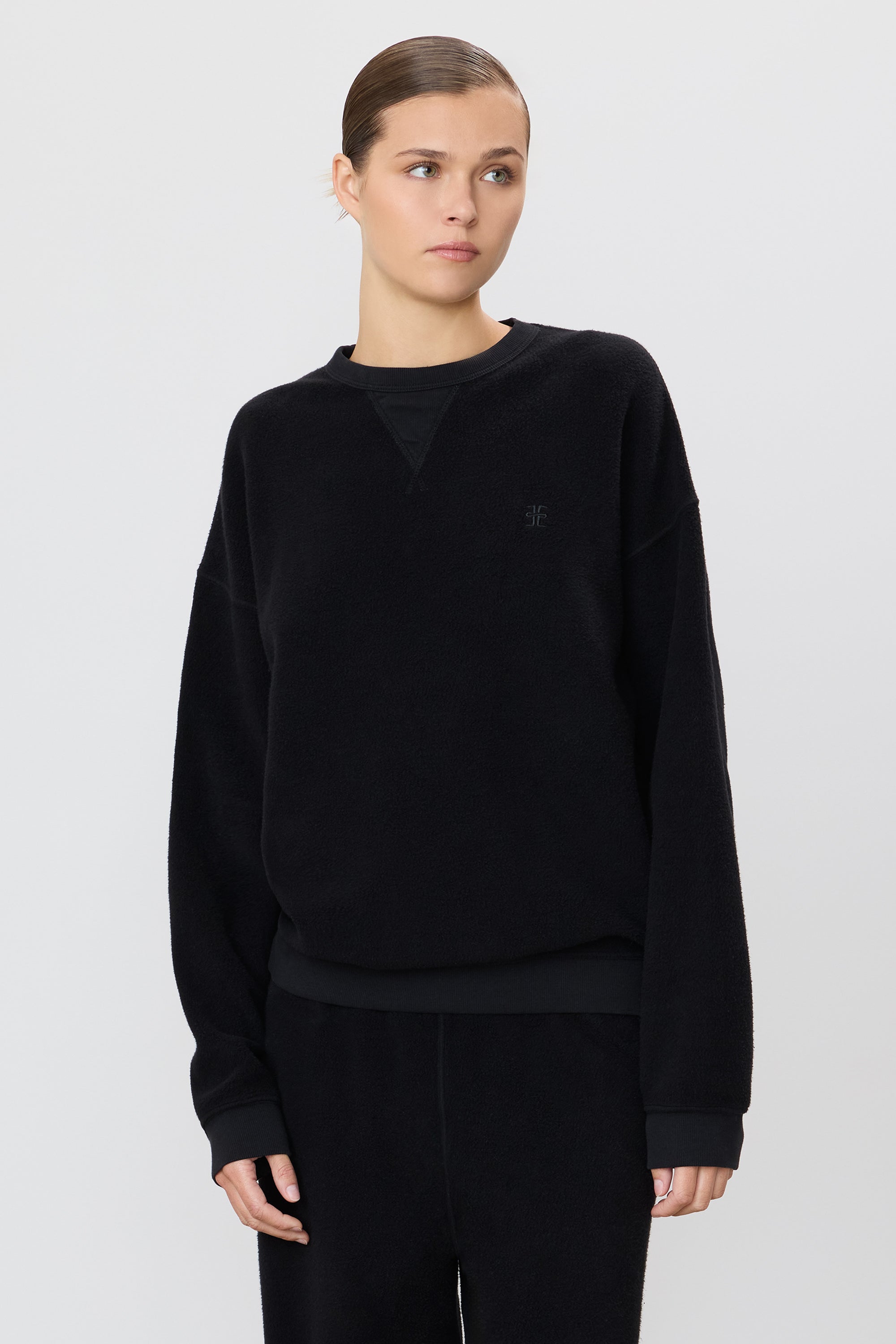 ÉTERNE CLASSIC CREW SWEATSHIRT