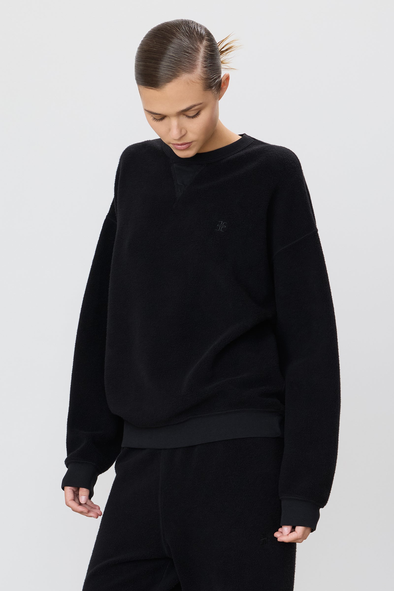ÉTERNE CLASSIC CREW SWEATSHIRT