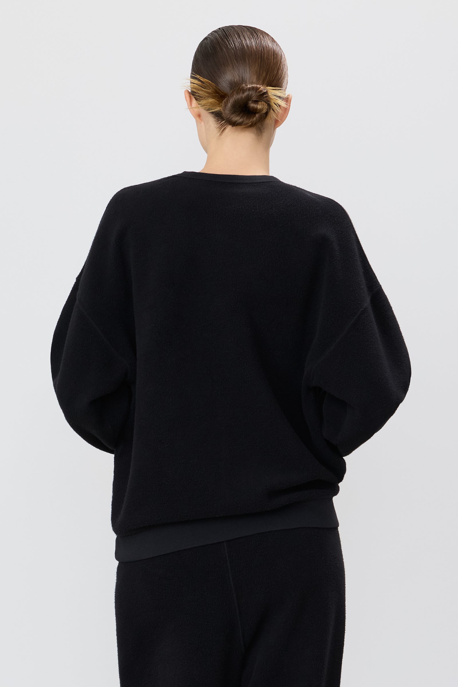 ÉTERNE CLASSIC CREW SWEATSHIRT