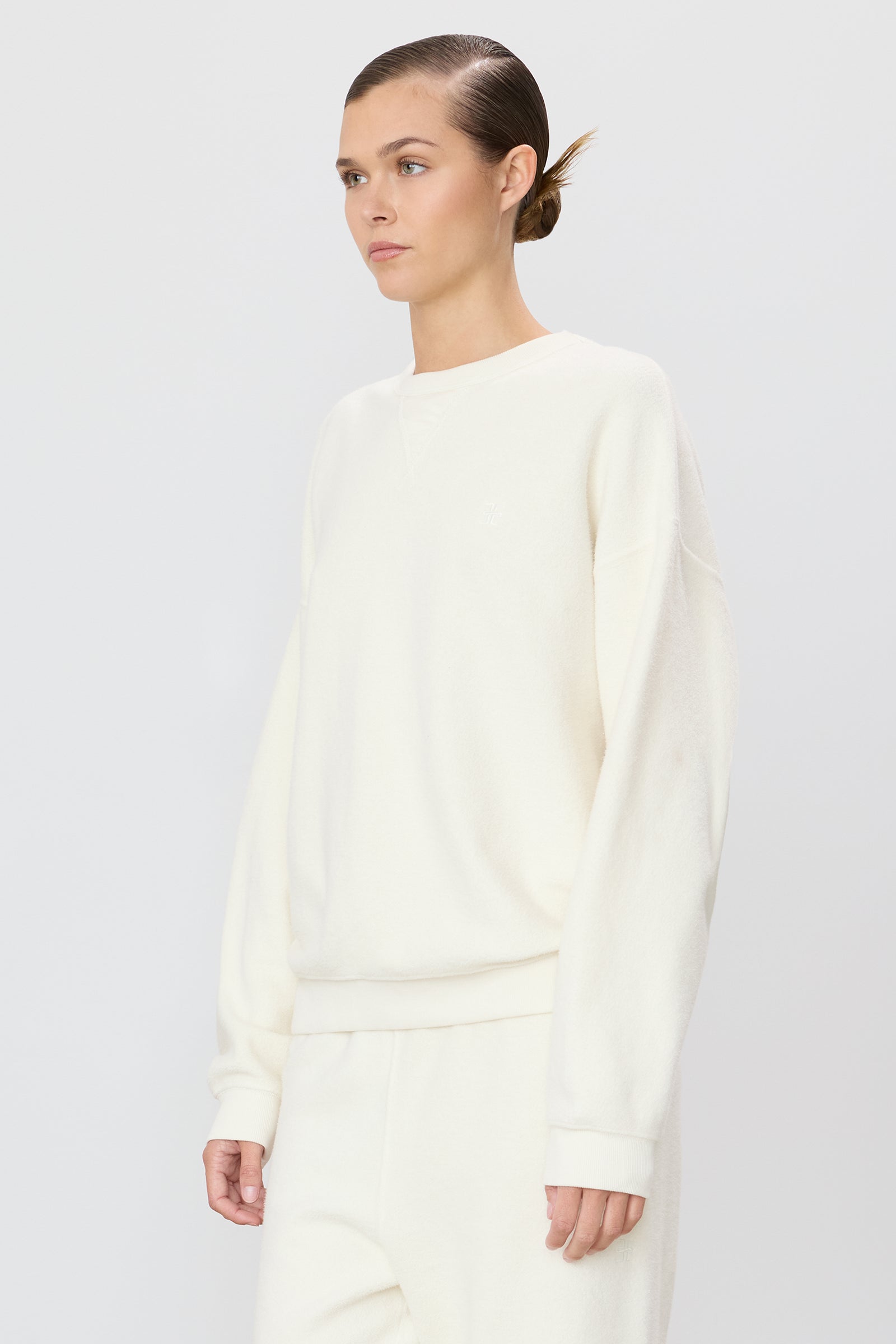 ÉTERNE CLASSIC CREW SWEATSHIRT