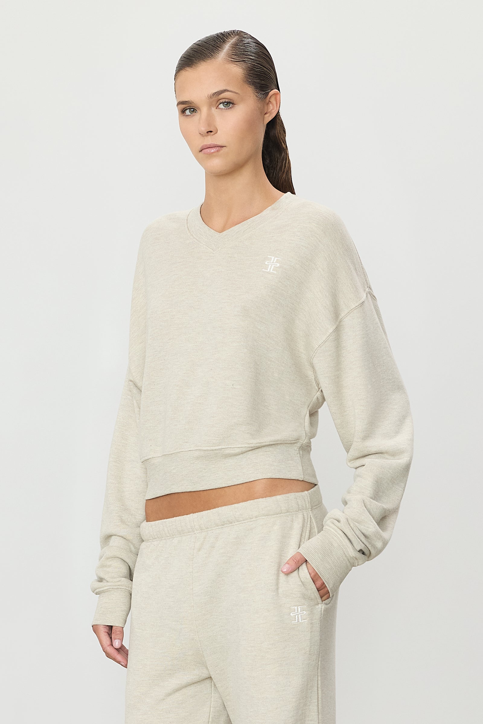 Cropped V-Neck Sweatshirt Heather Oatmeal - ÉTERNE