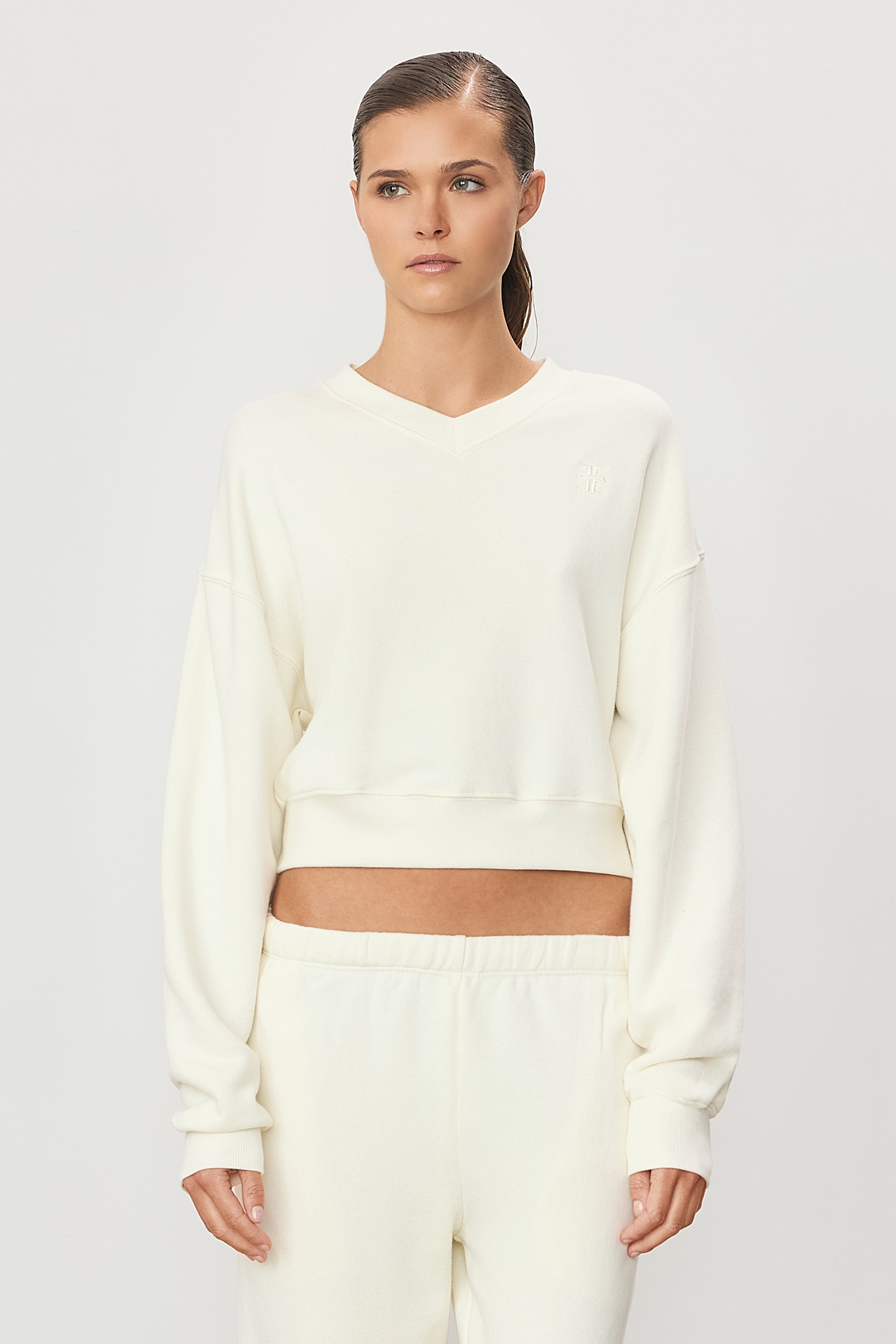 Cropped V-Neck Sweatshirt Cream - ÉTERNE