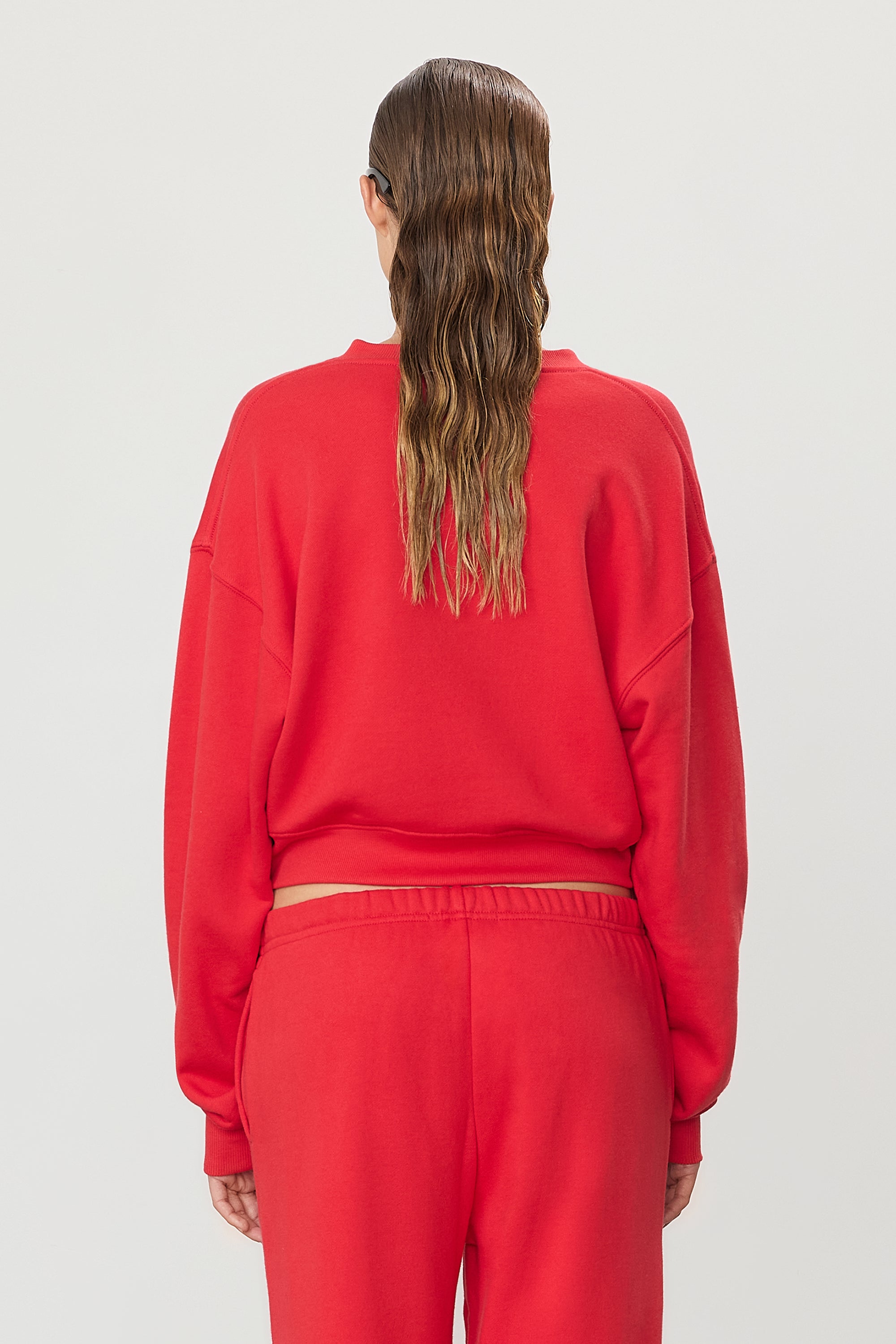 Cropped V-Neck Sweatshirt Rouge - ÉTERNE