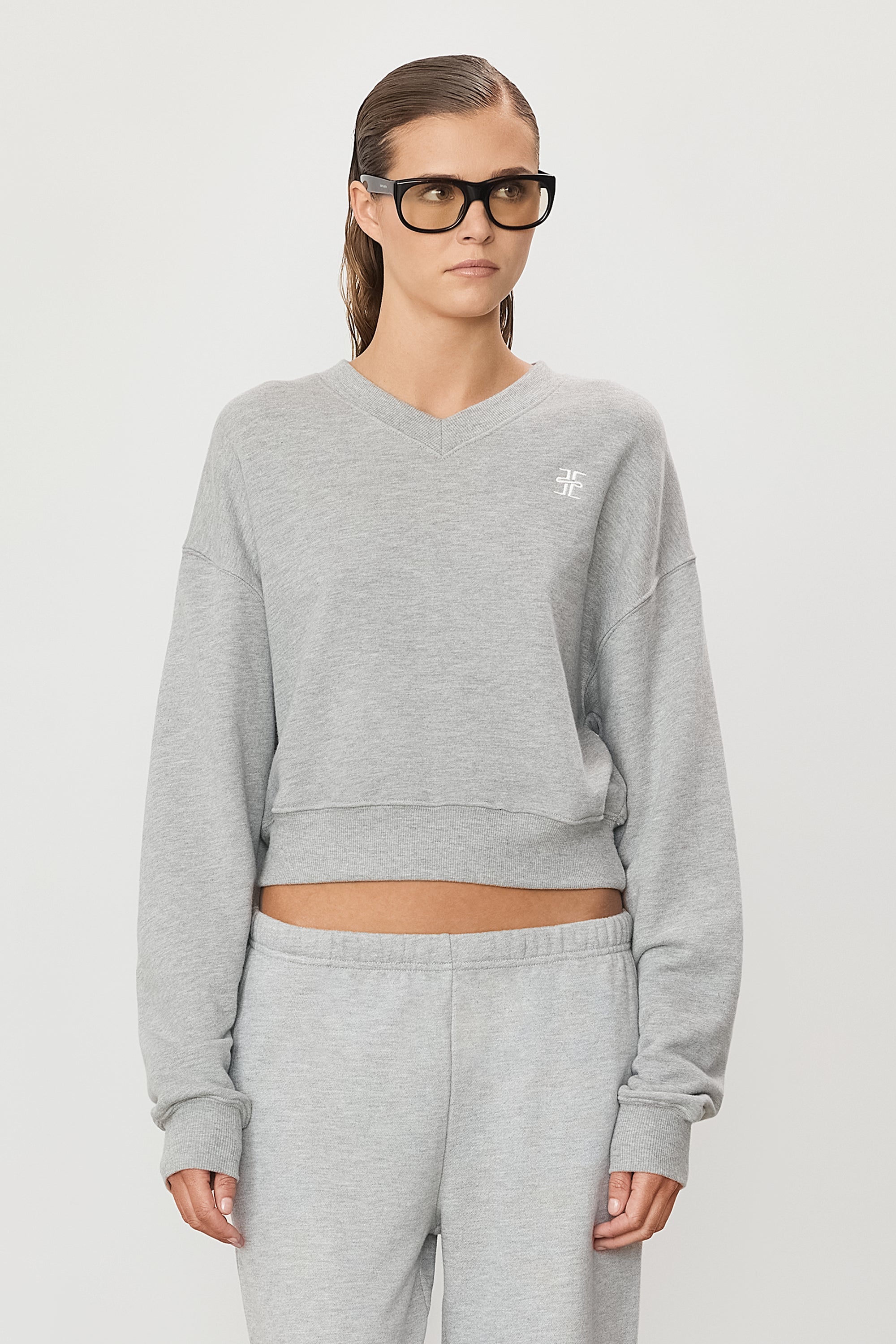 Cropped V-Neck Sweatshirt Heather Grey - ÉTERNE
