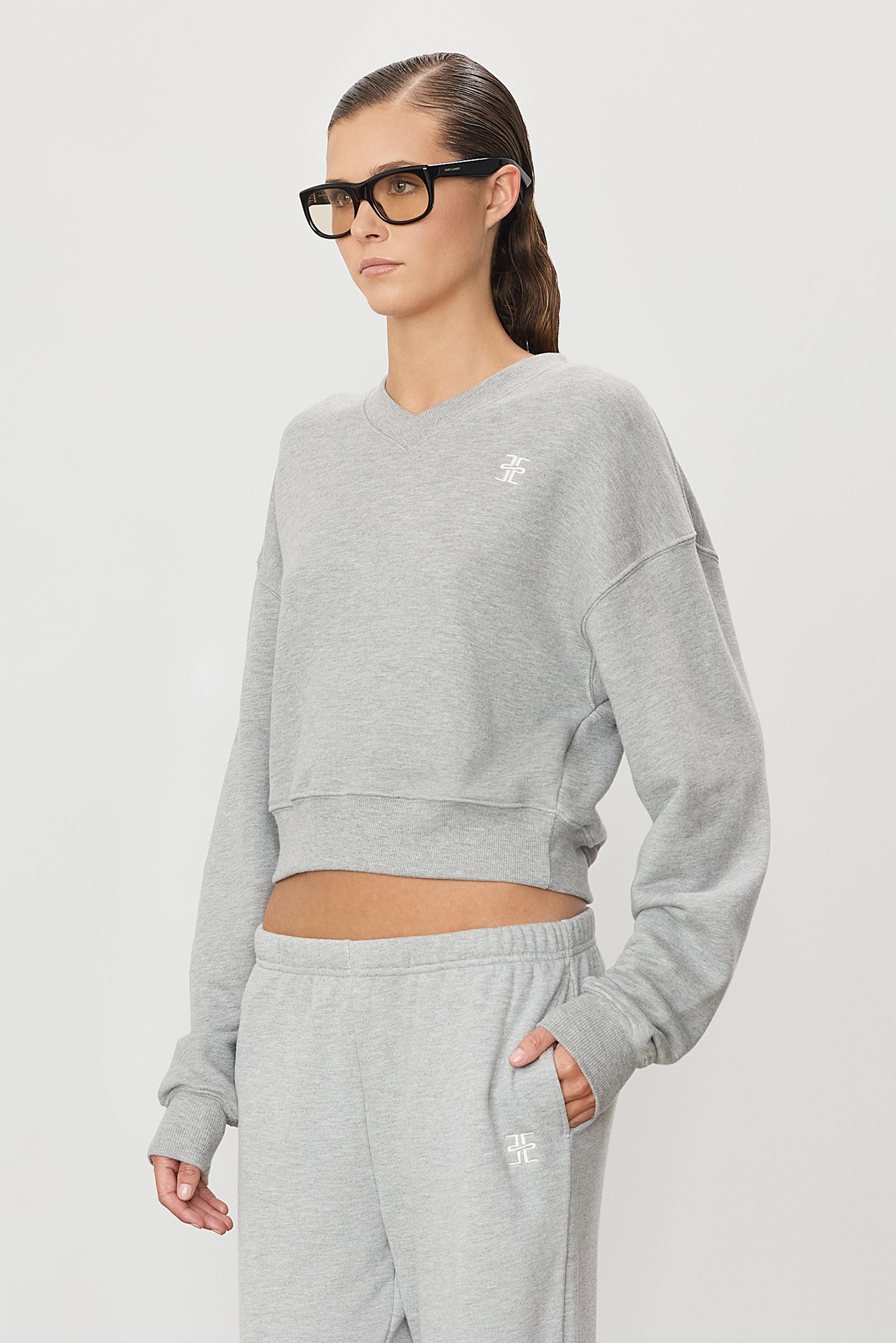 Cropped V-Neck Sweatshirt Heather Grey - ÉTERNE