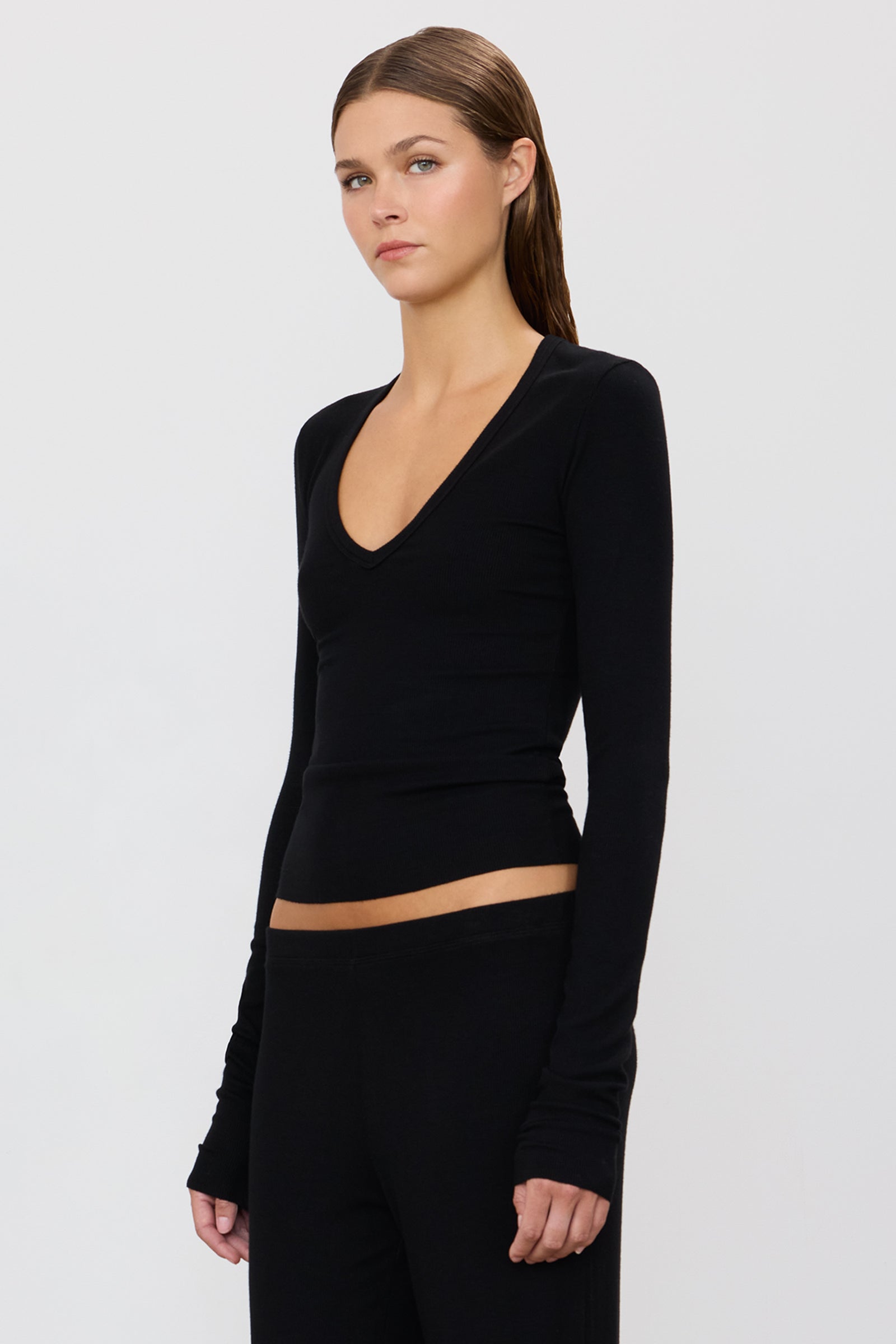 LONG SLEEVE V-NECK TOP