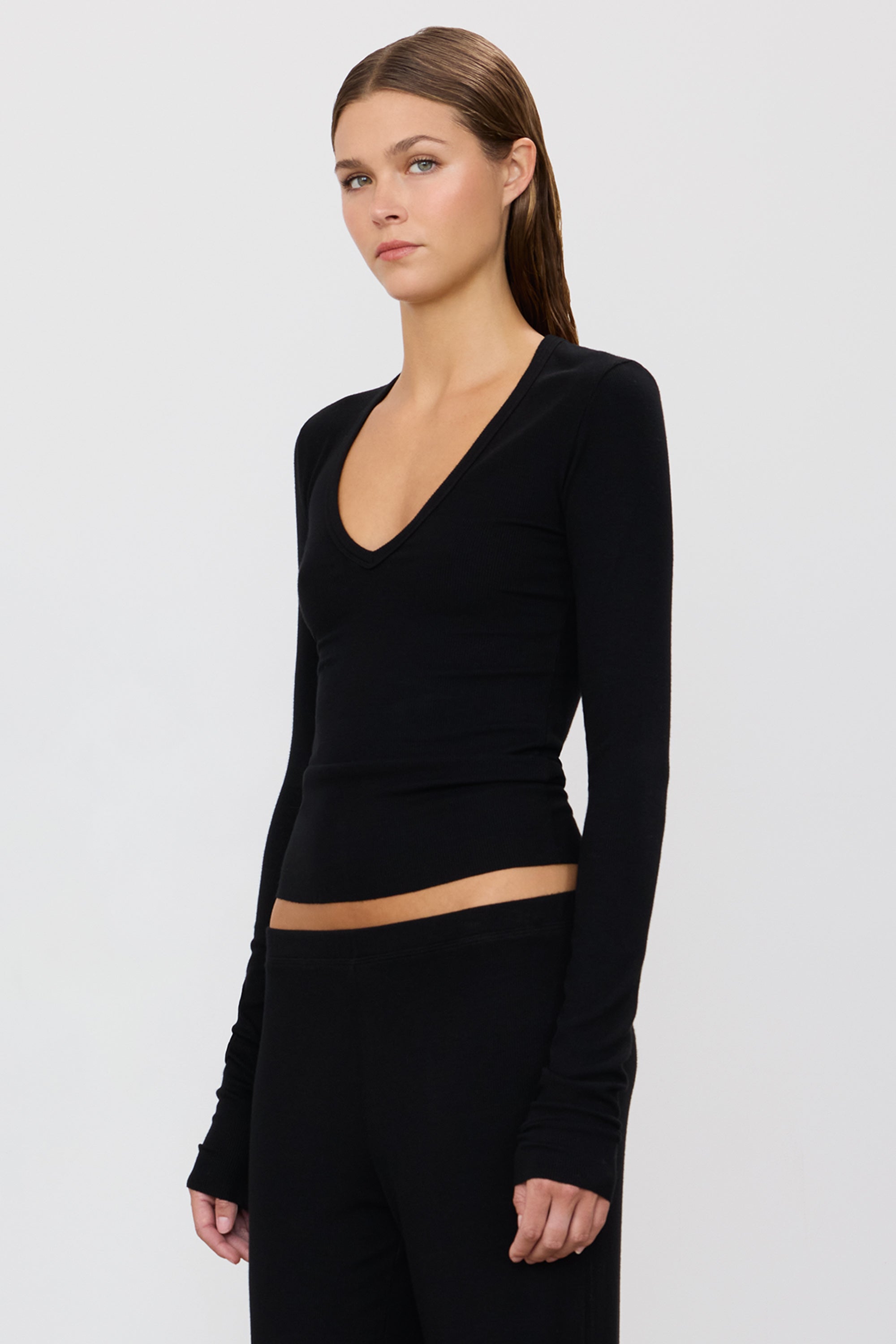 LONG SLEEVE V-NECK TOP