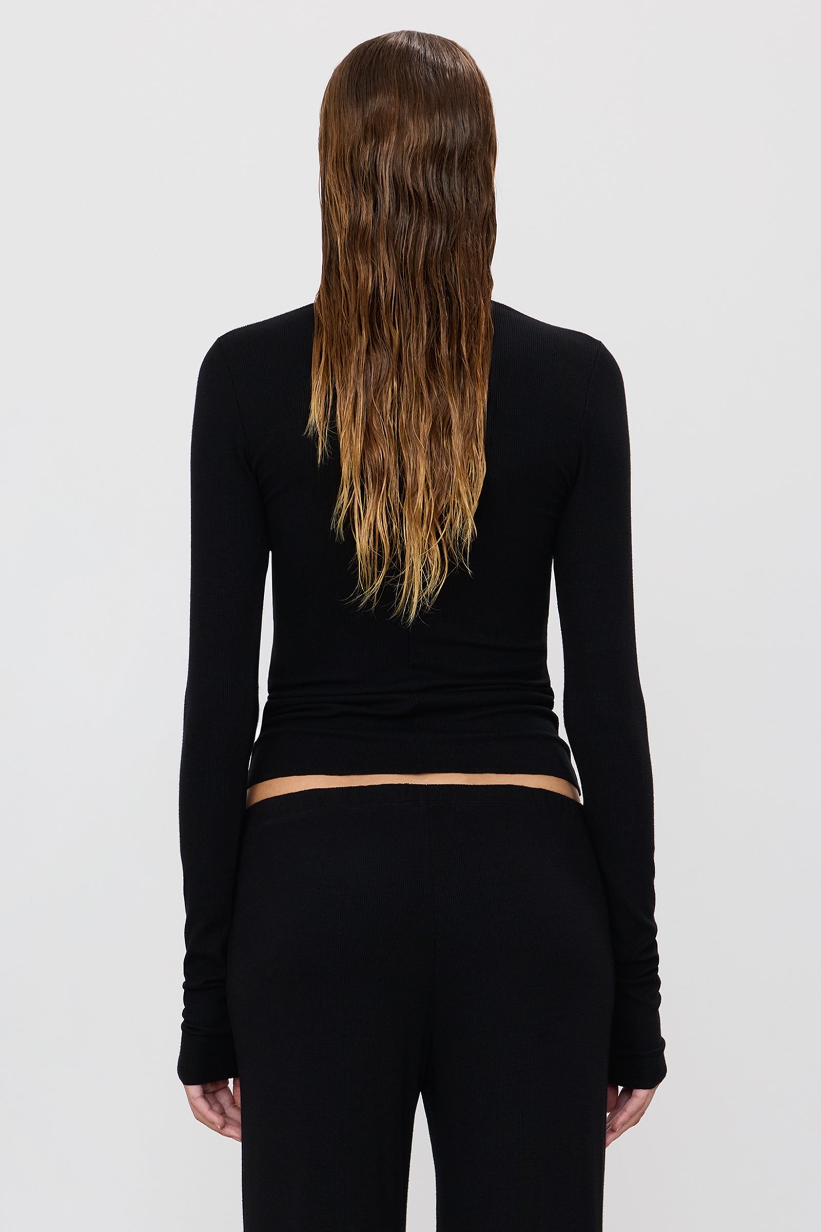 LONG SLEEVE V-NECK TOP