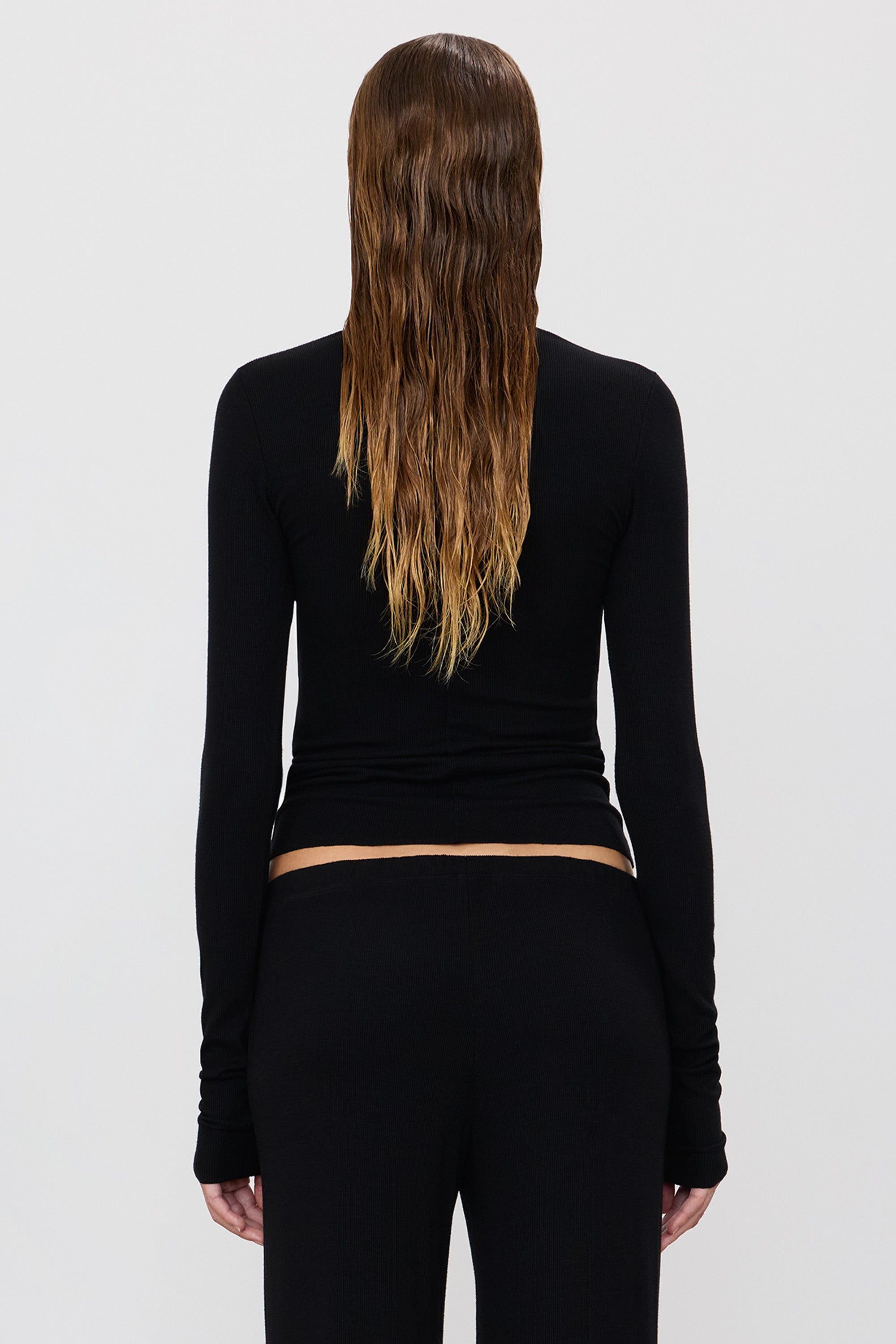 LONG SLEEVE V-NECK TOP