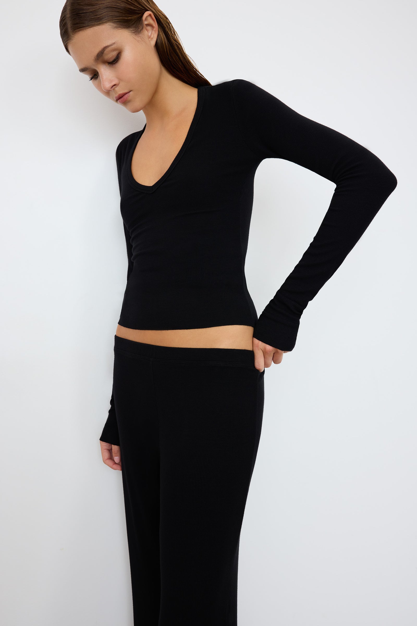 LONG SLEEVE V-NECK TOP
