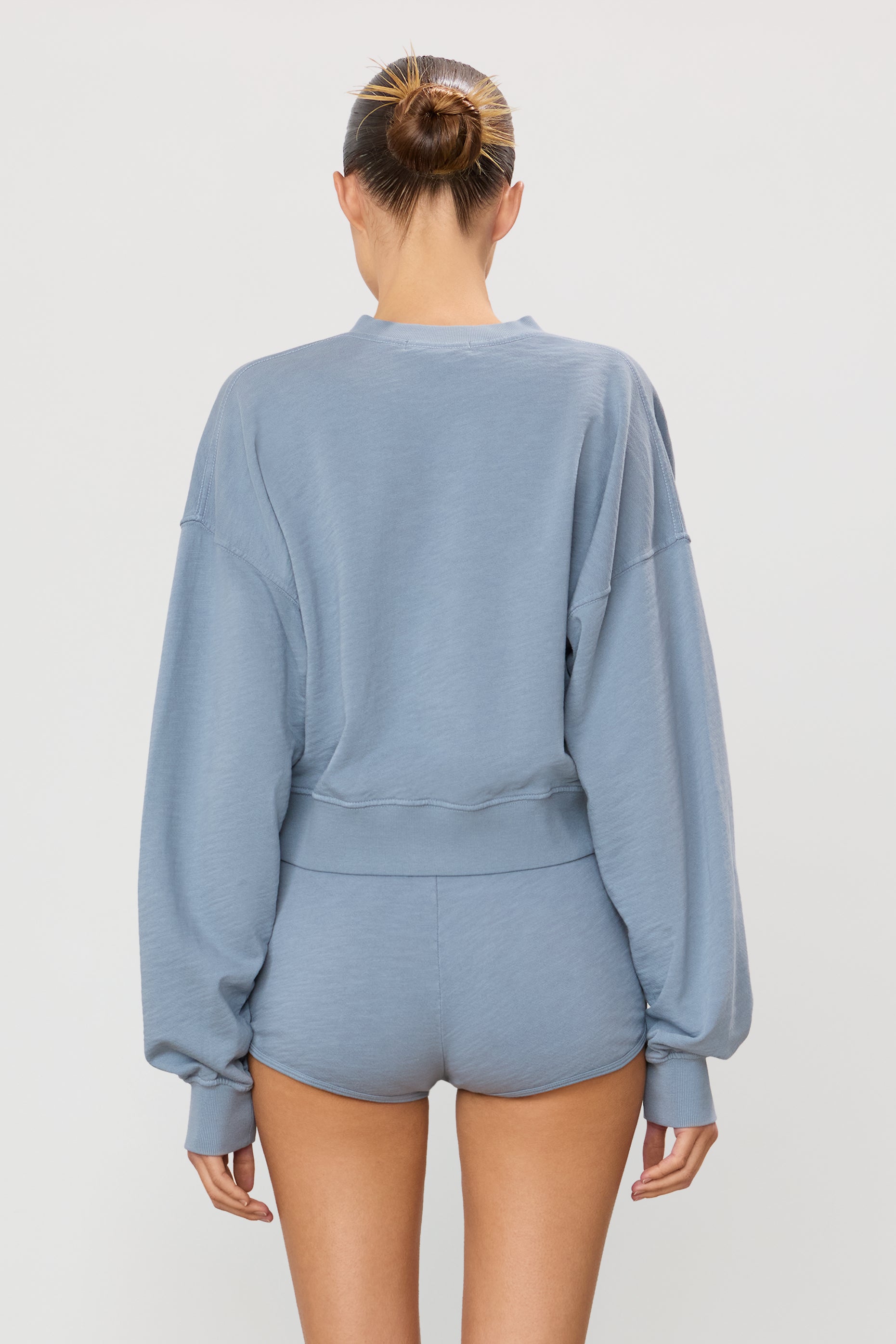 CROPPED V-NECK SWEATSHIRT - ÉTERNE