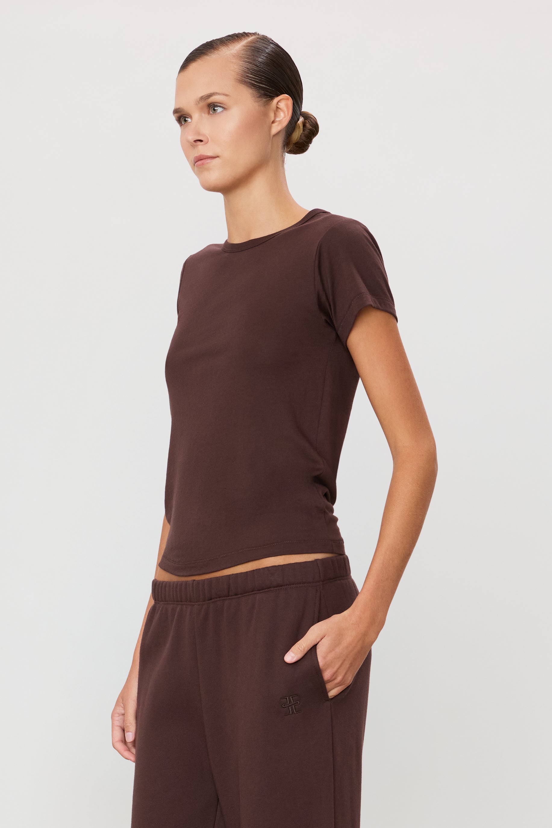 FITTED CREWNECK SHORT SLEEVE T-SHIRT - ÉTERNE