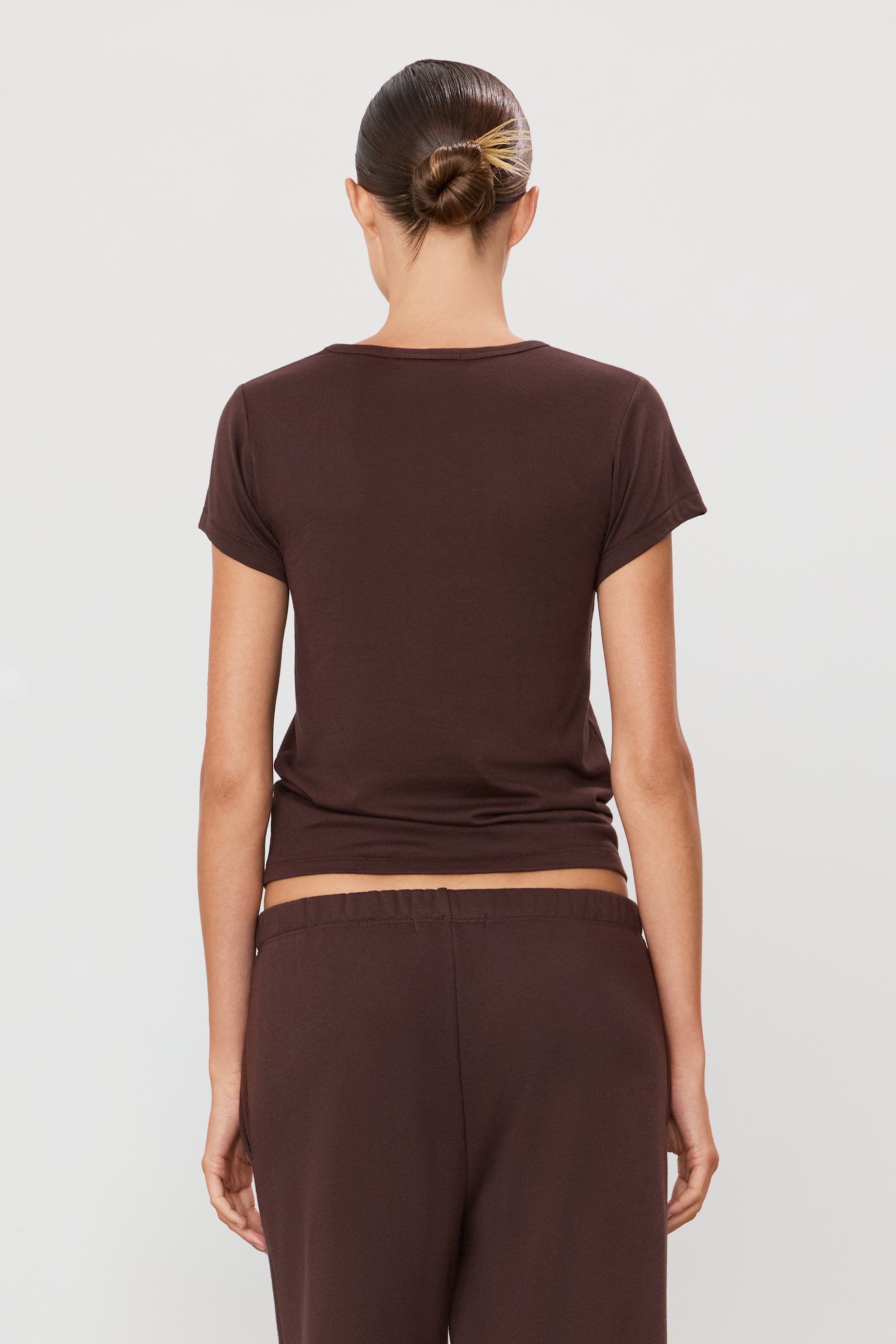 FITTED CREWNECK SHORT SLEEVE T-SHIRT - ÉTERNE