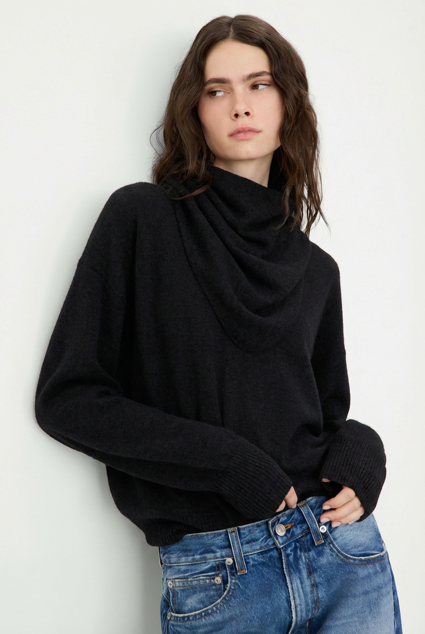 TRIANGLE SCARF