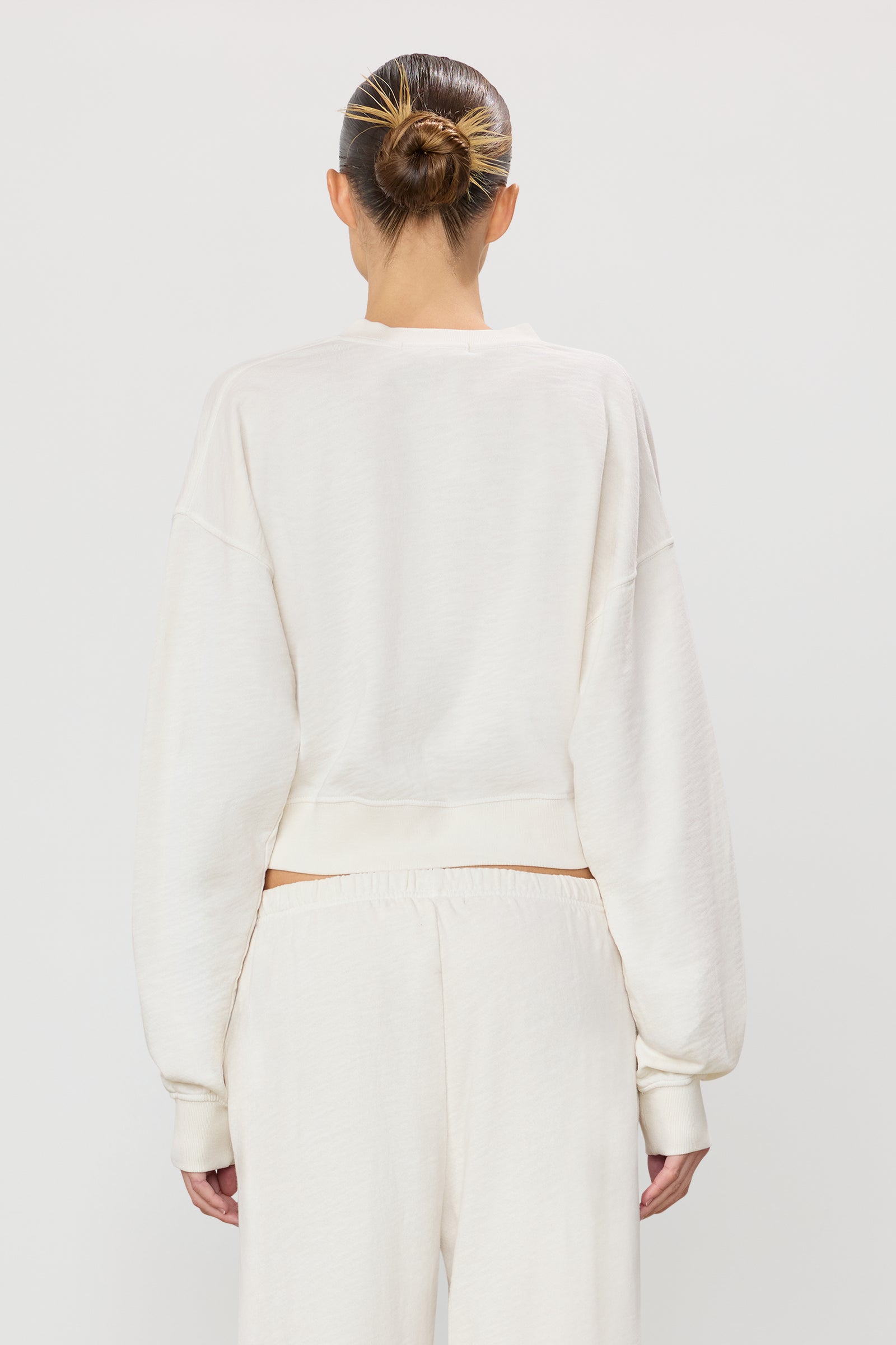 CROPPED V-NECK SWEATSHIRT - ÉTERNE