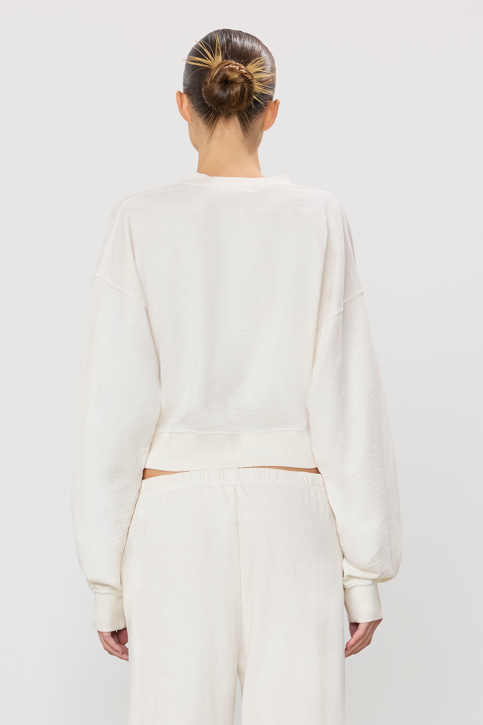 CROPPED V-NECK SWEATSHIRT - ÉTERNE