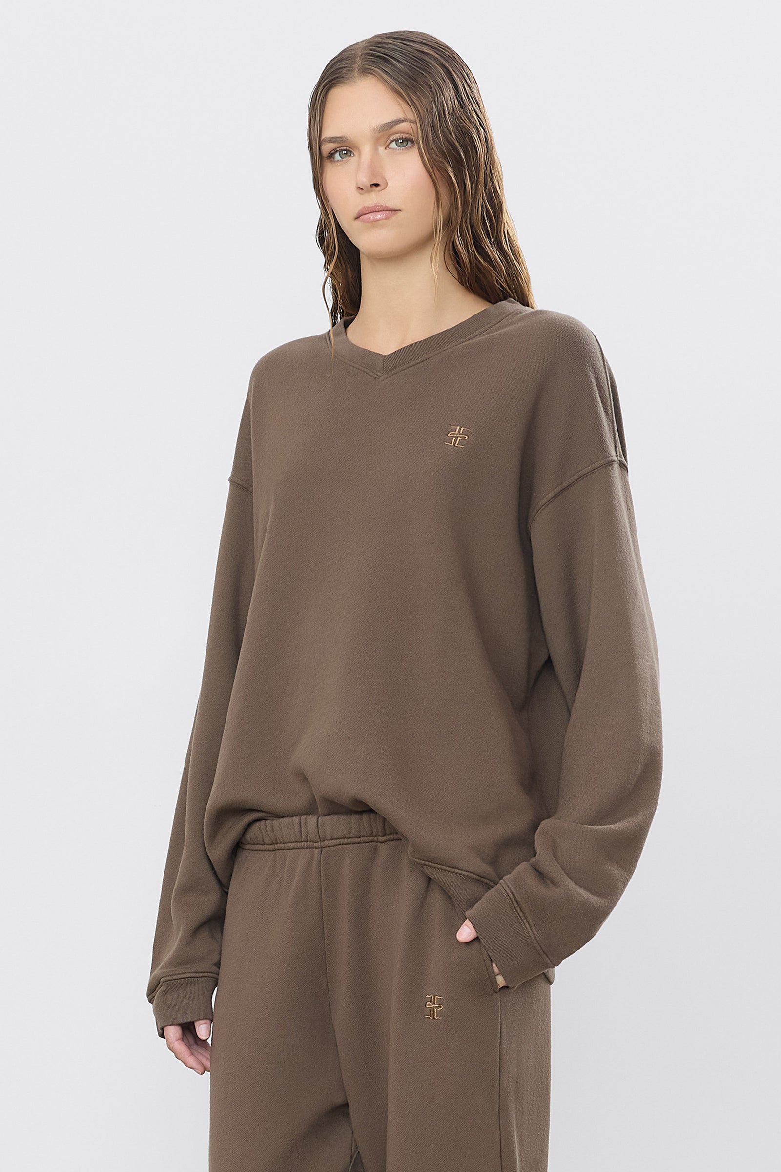 OVERSIZED V-NECK SWEATSHIRT