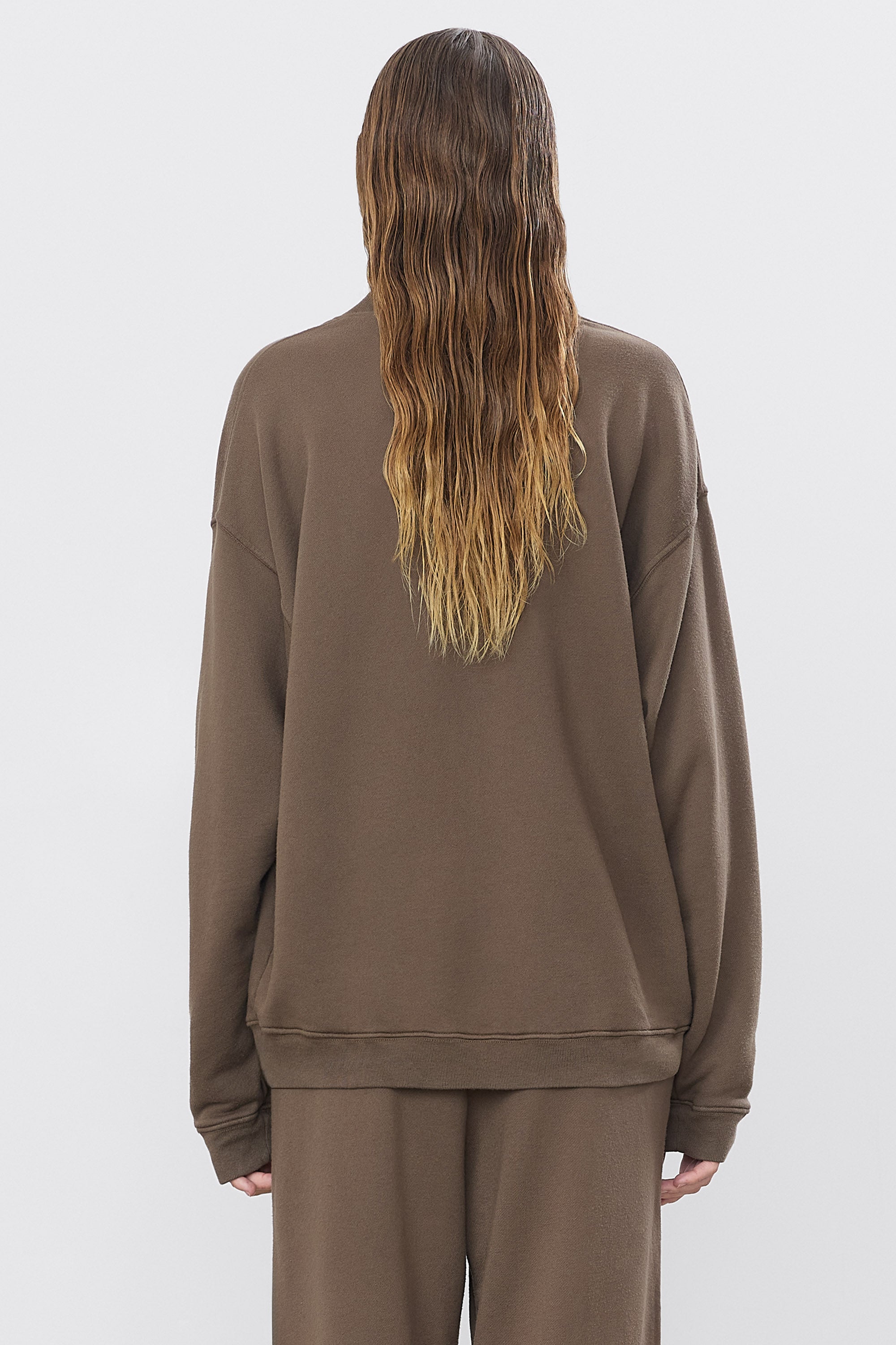 OVERSIZED V-NECK SWEATSHIRT