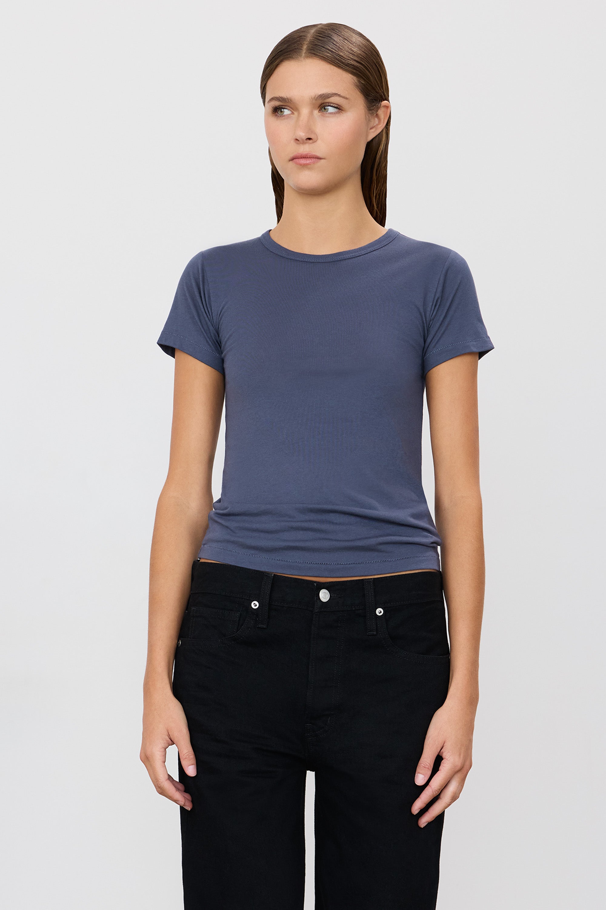 FITTED CREWNECK SHORT SLEEVE T-SHIRT
