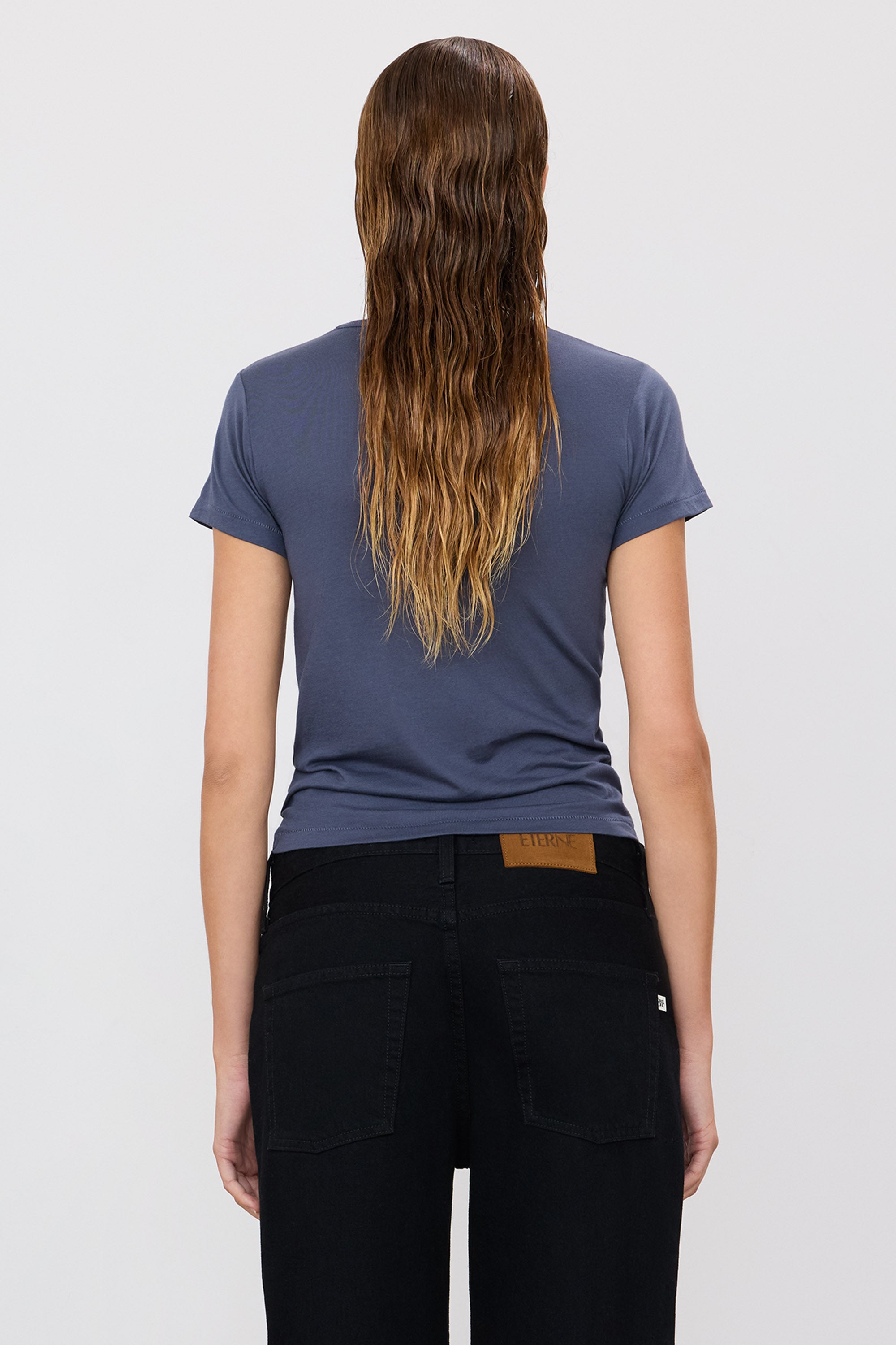 FITTED CREWNECK SHORT SLEEVE T-SHIRT