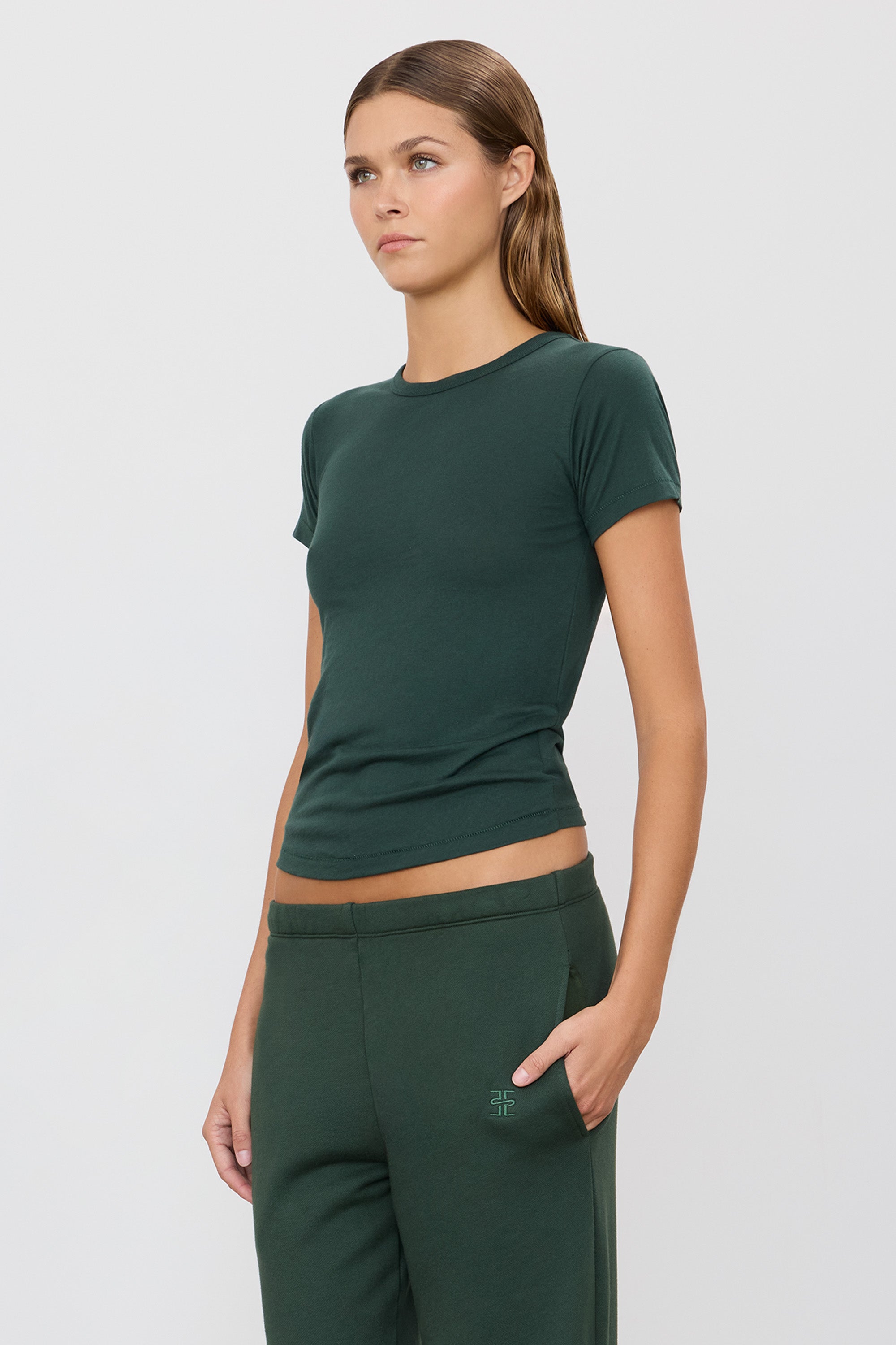 FITTED CREWNECK SHORT SLEEVE T-SHIRT