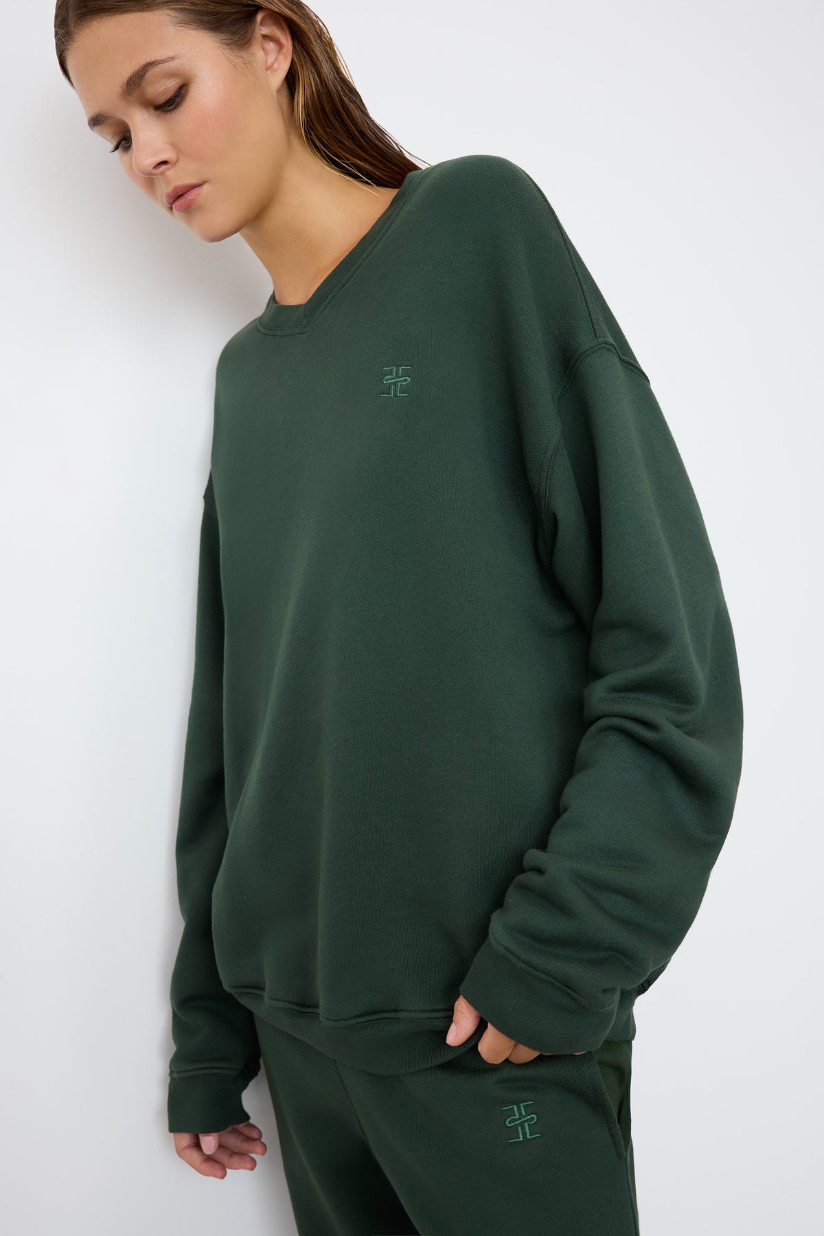 OVERSIZED V-NECK SWEATSHIRT